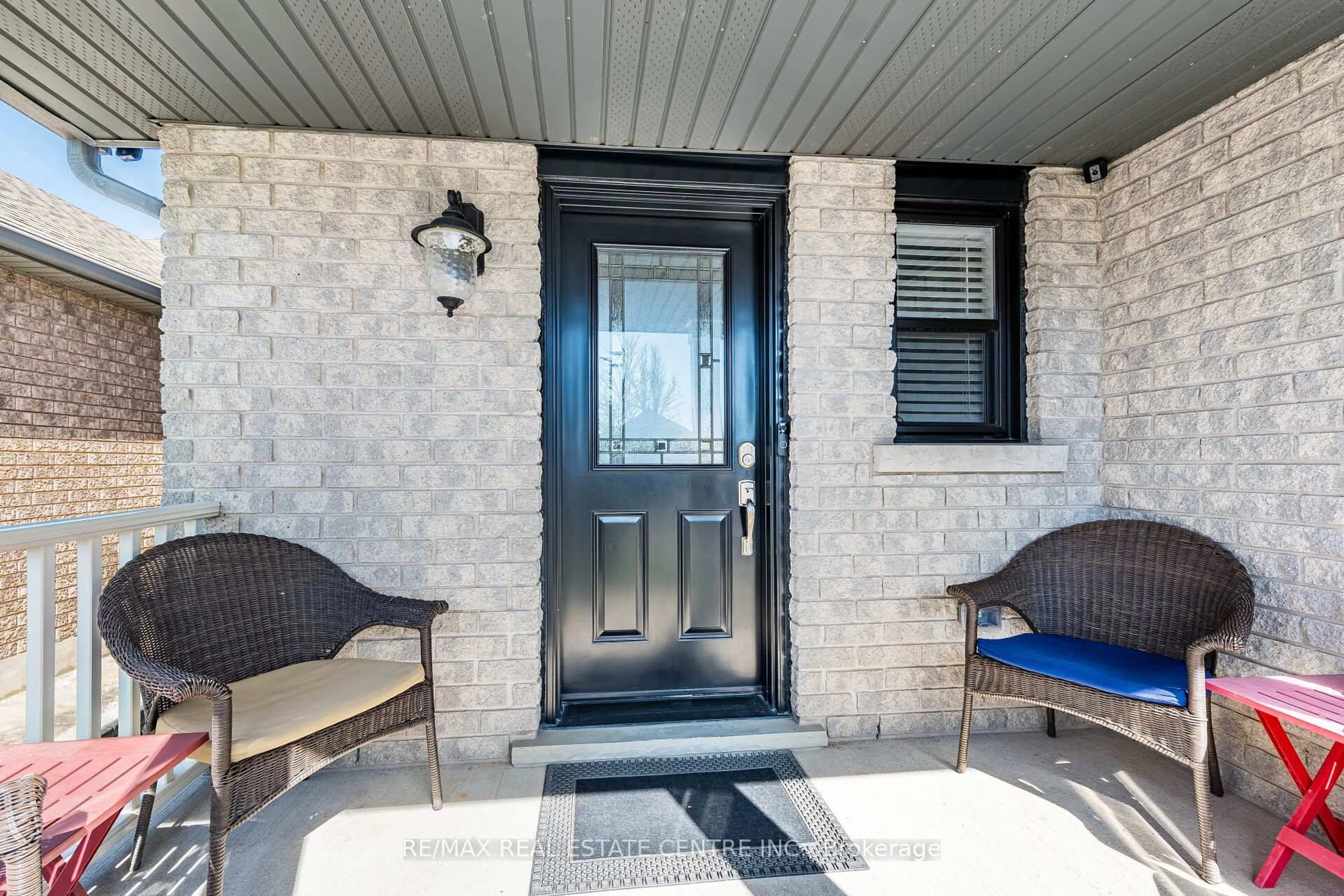 Indoor entryway for 25 Settlers Rd, Orangeville Ontario L9W 5B2