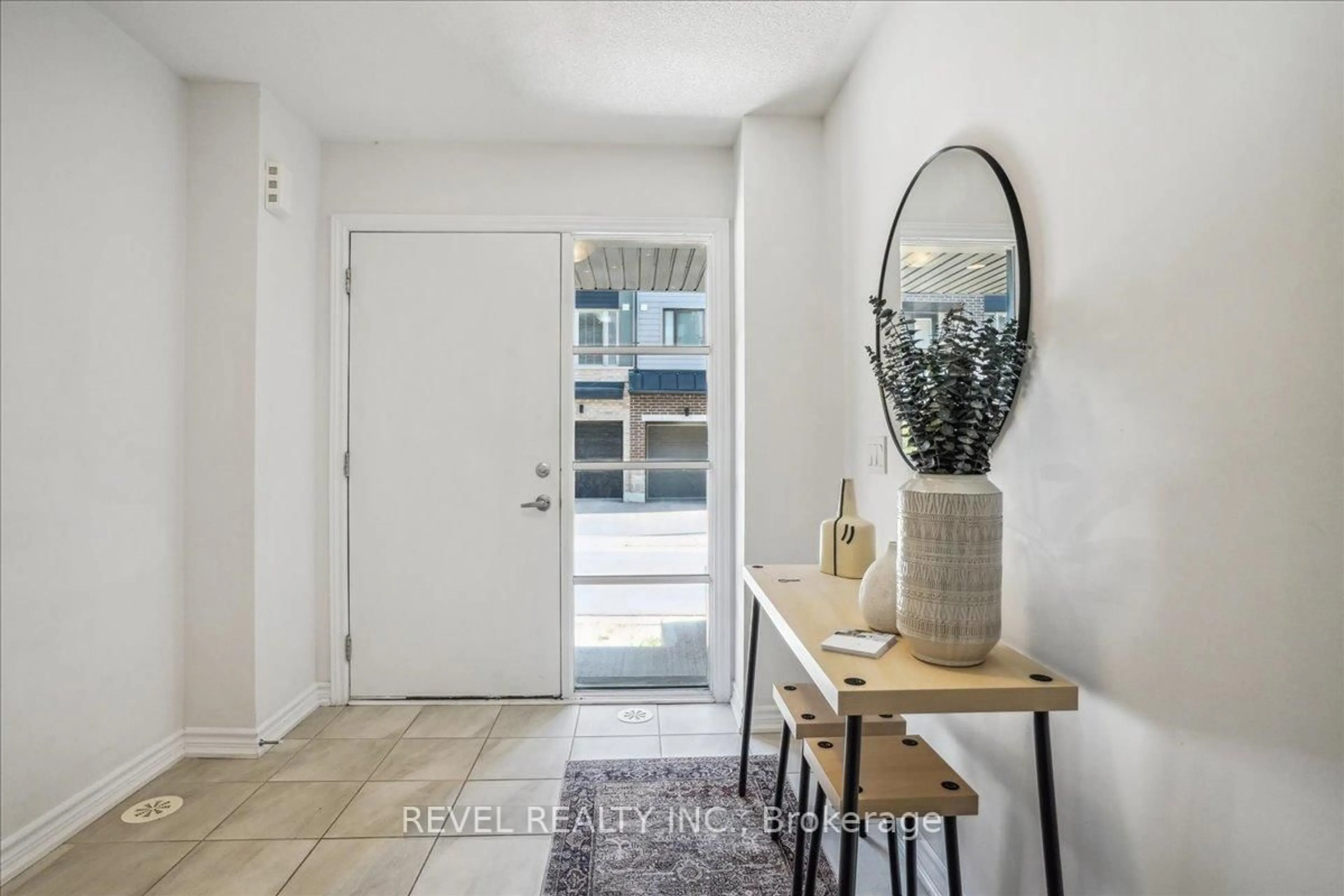 Indoor entryway for 3038 Blacktusk Common, Oakville Ontario L6H 7E3