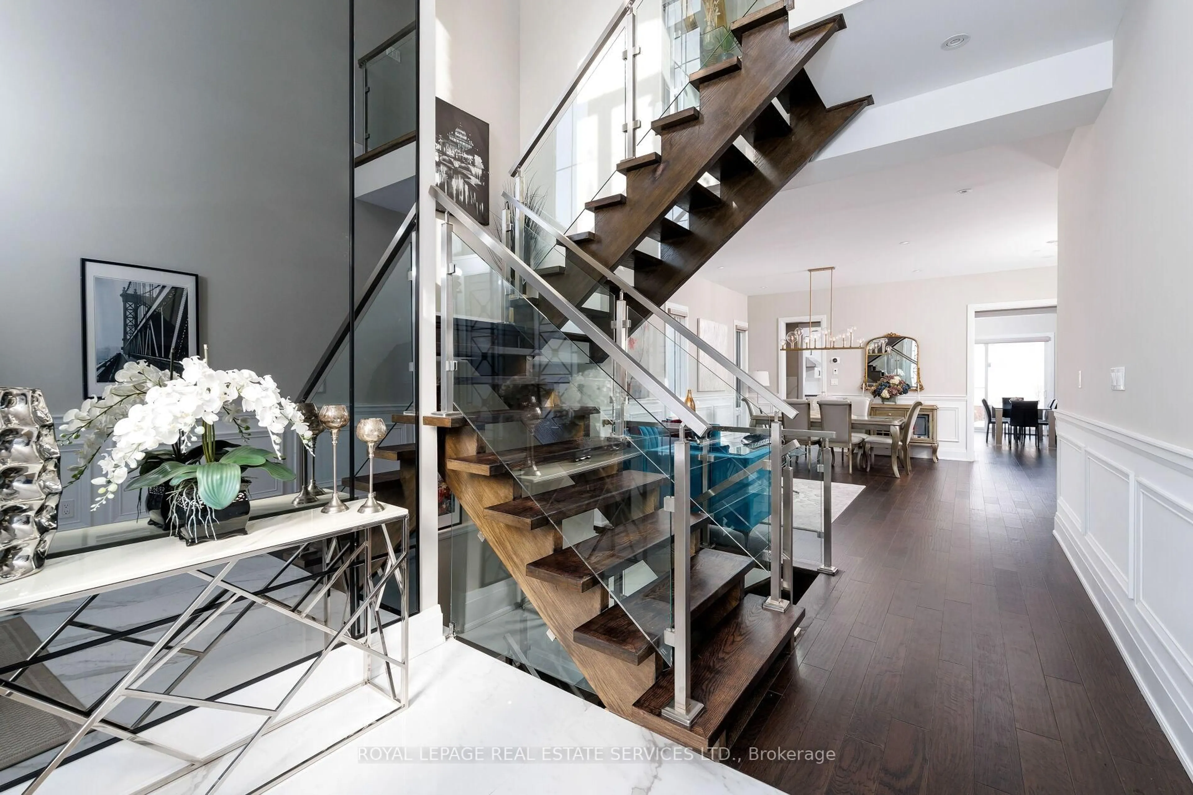 Stairs for 175 Burloak Dr, Oakville Ontario L6L 6E6