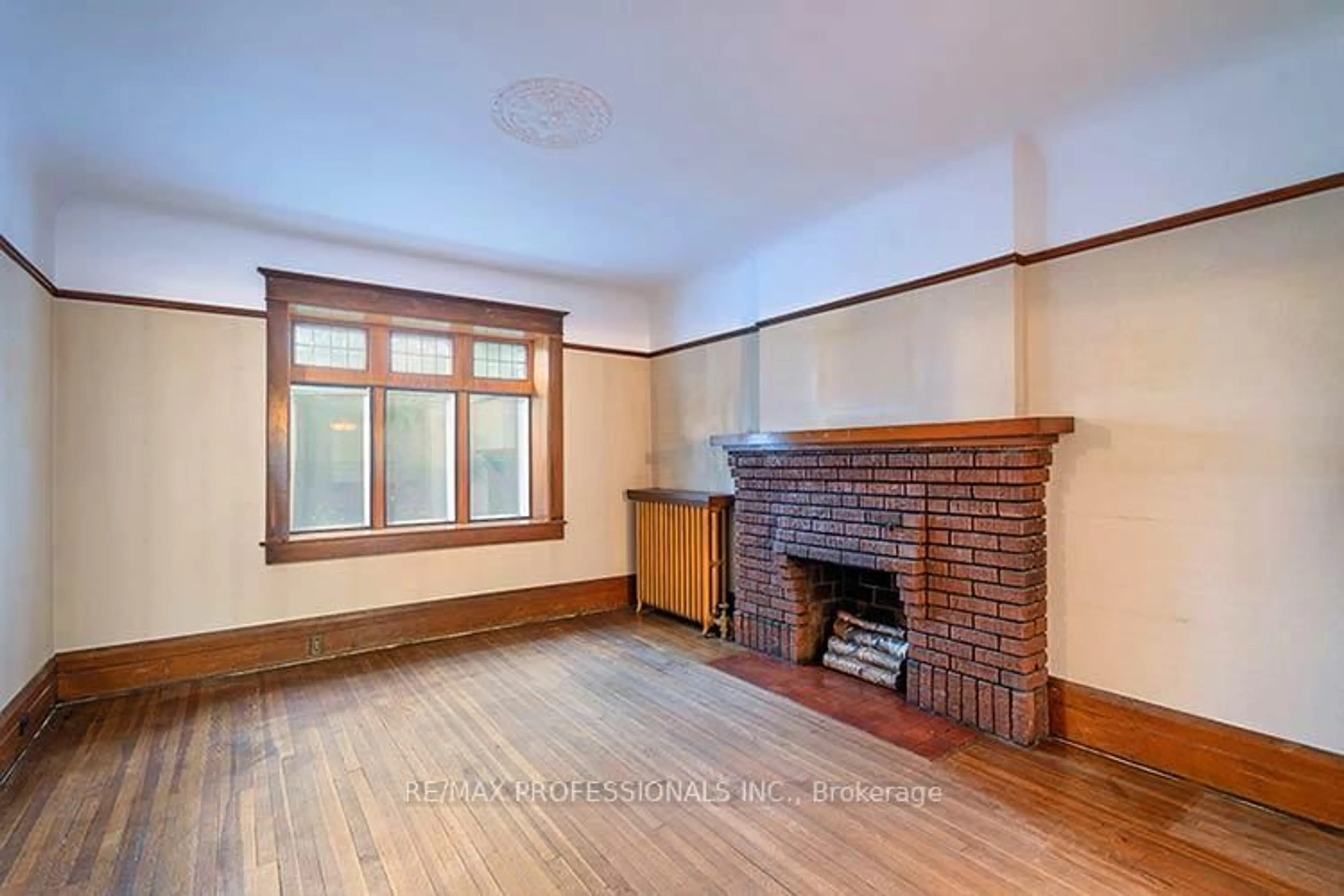 A pic of a room for 316 Durie St, Toronto Ontario M6S 3G3