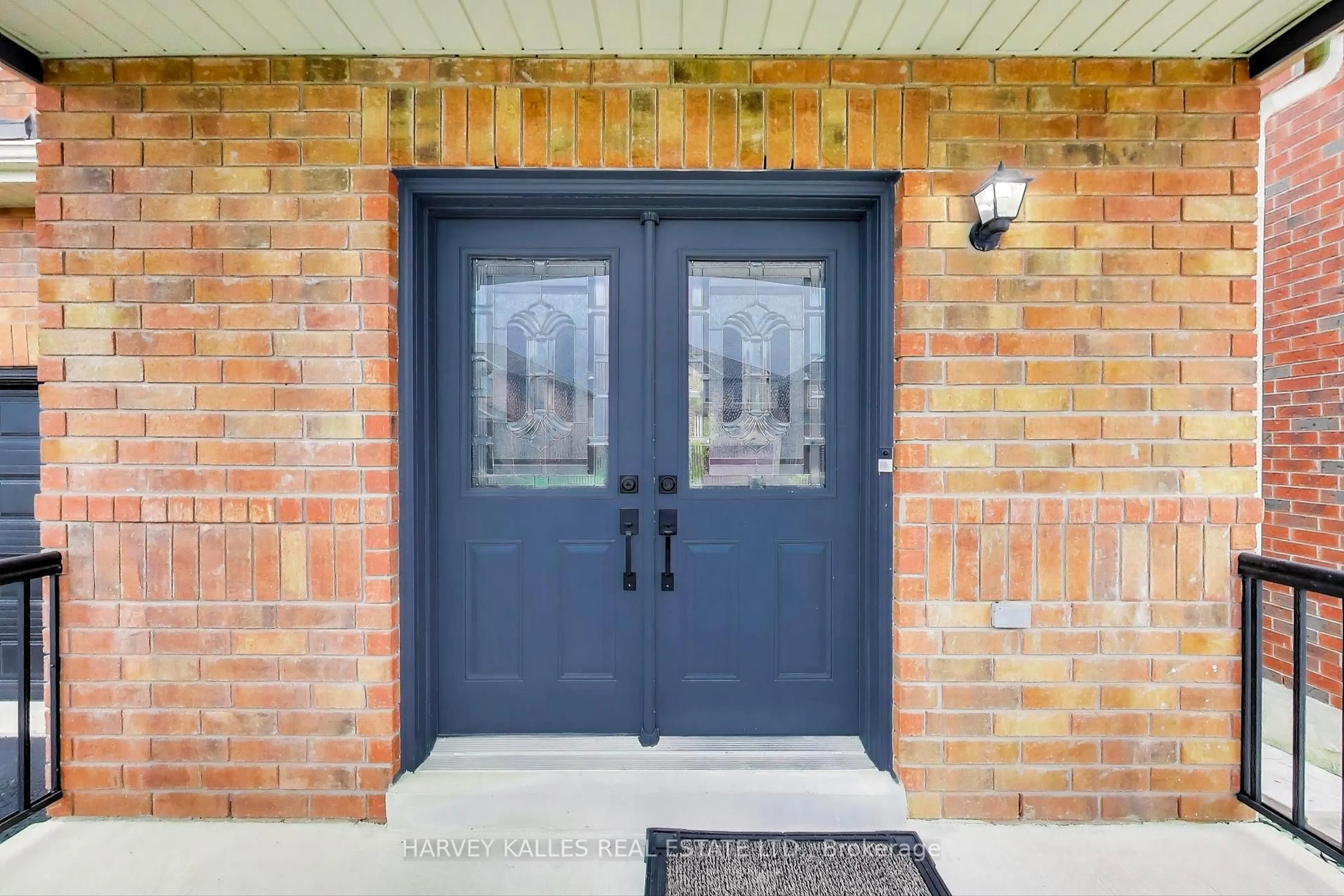 Indoor entryway for 136 Degrassi Cove Circ, Brampton Ontario L6X 0N8