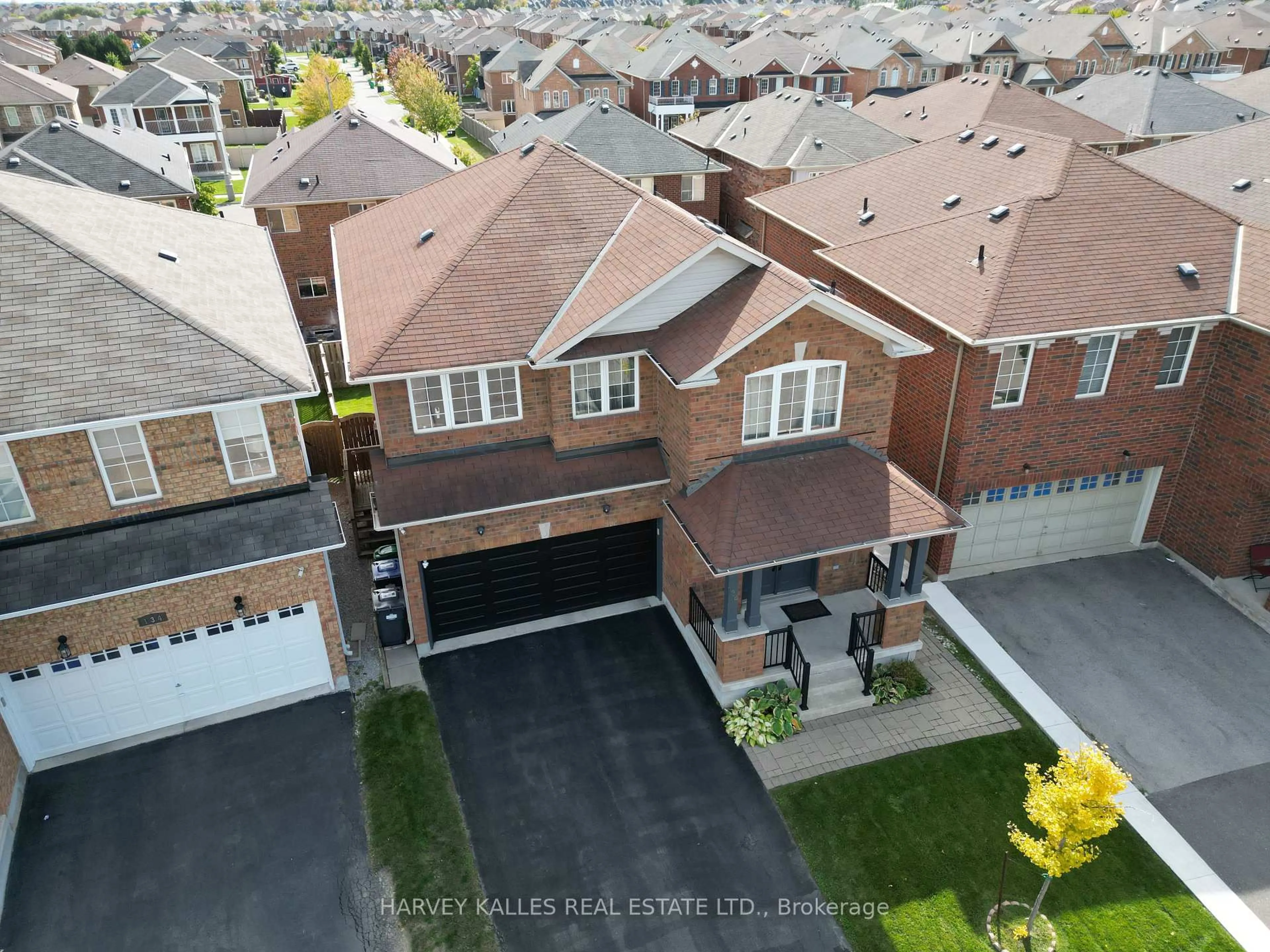 A pic from outside/outdoor area/front of a property/back of a property/a pic from drone, street for 136 Degrassi Cove Circ, Brampton Ontario L6X 0N8