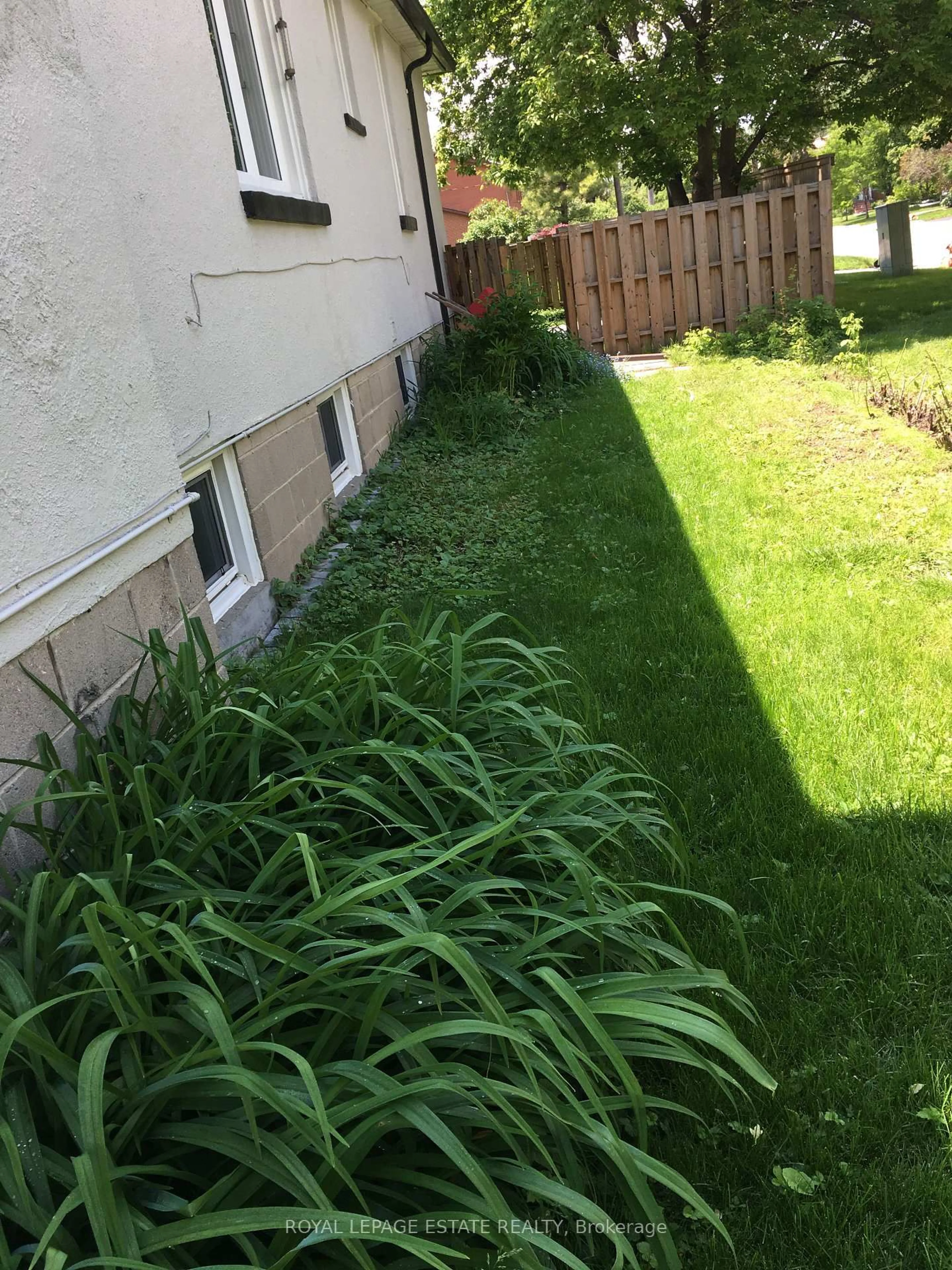 Patio, street for 1016 Kipling Ave, Toronto Ontario M9B 3L4