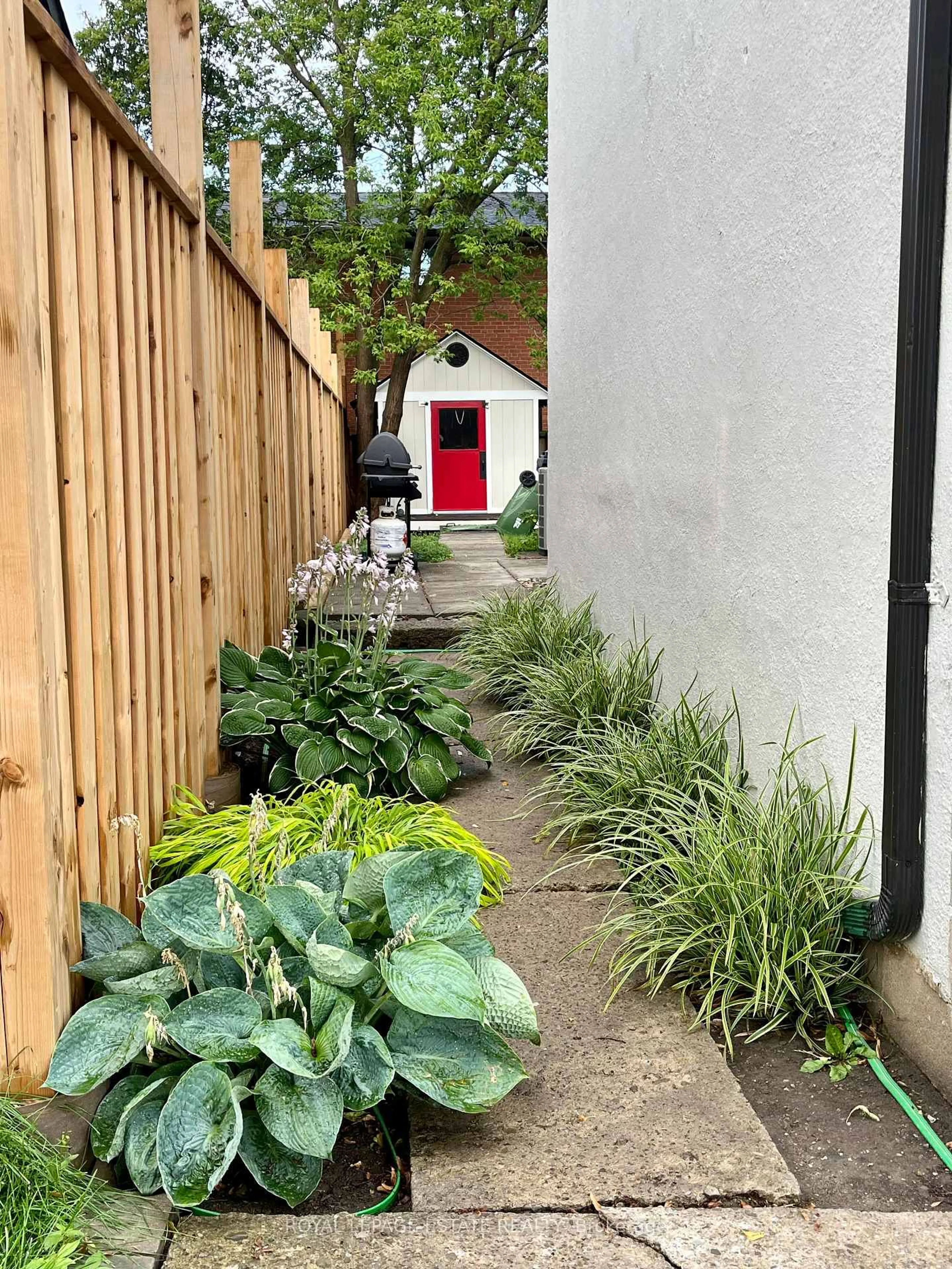 Unknown for 1016 Kipling Ave, Toronto Ontario M9B 3L4