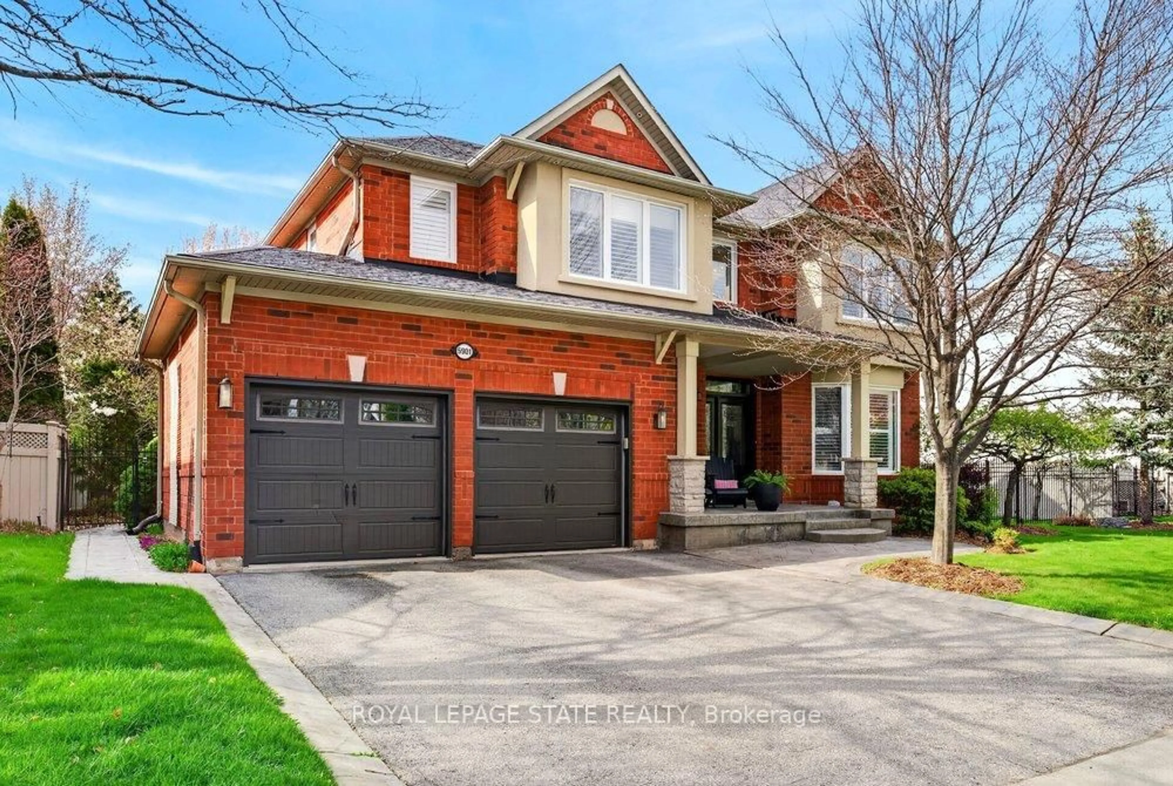 Home with brick exterior material, street for 5901 Chercover Crt, Burlington Ontario L7L 6T2