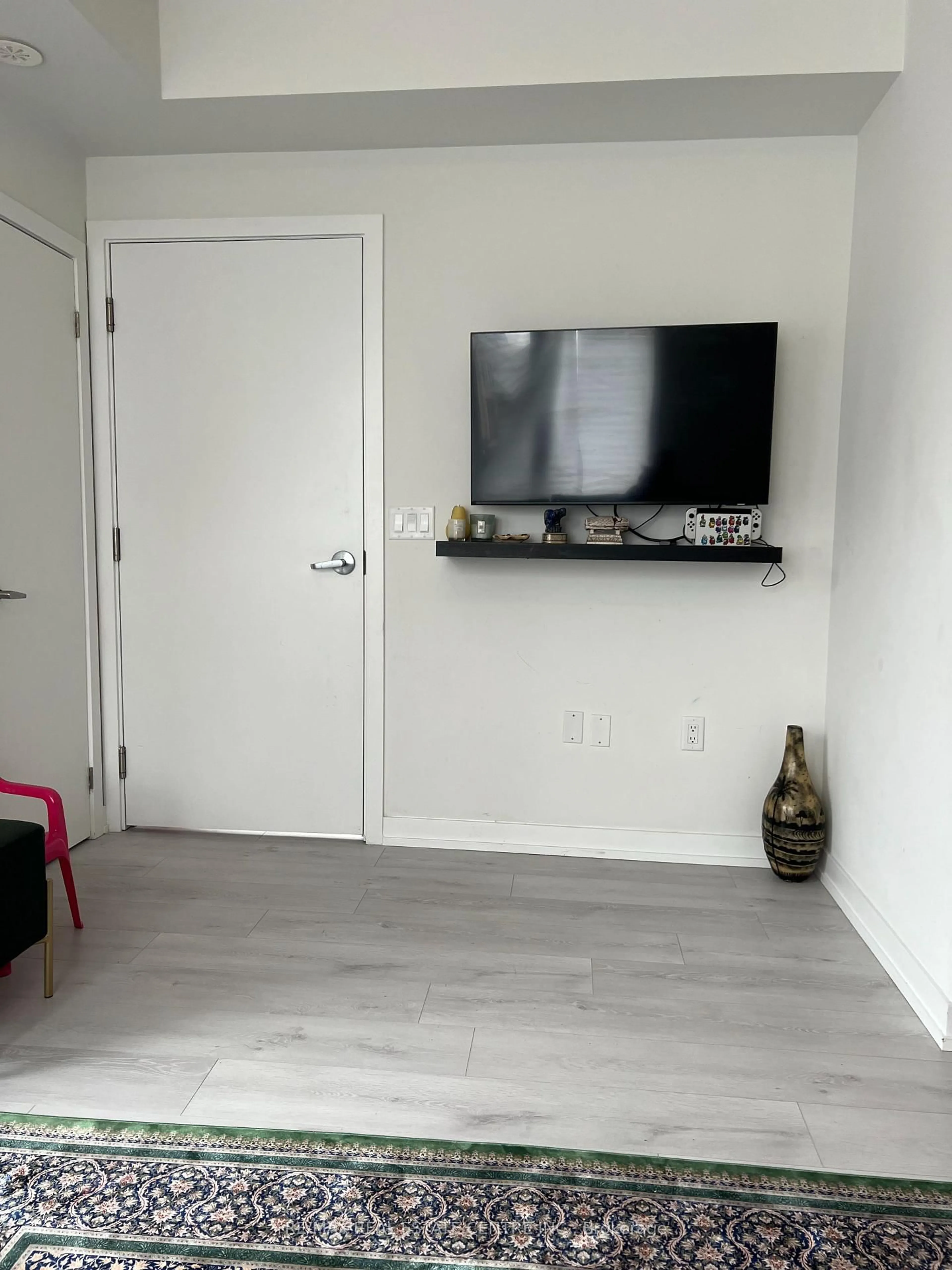 A pic of a room for 3421 Ridgeway Dr #1, Mississauga Ontario L5L 0B9
