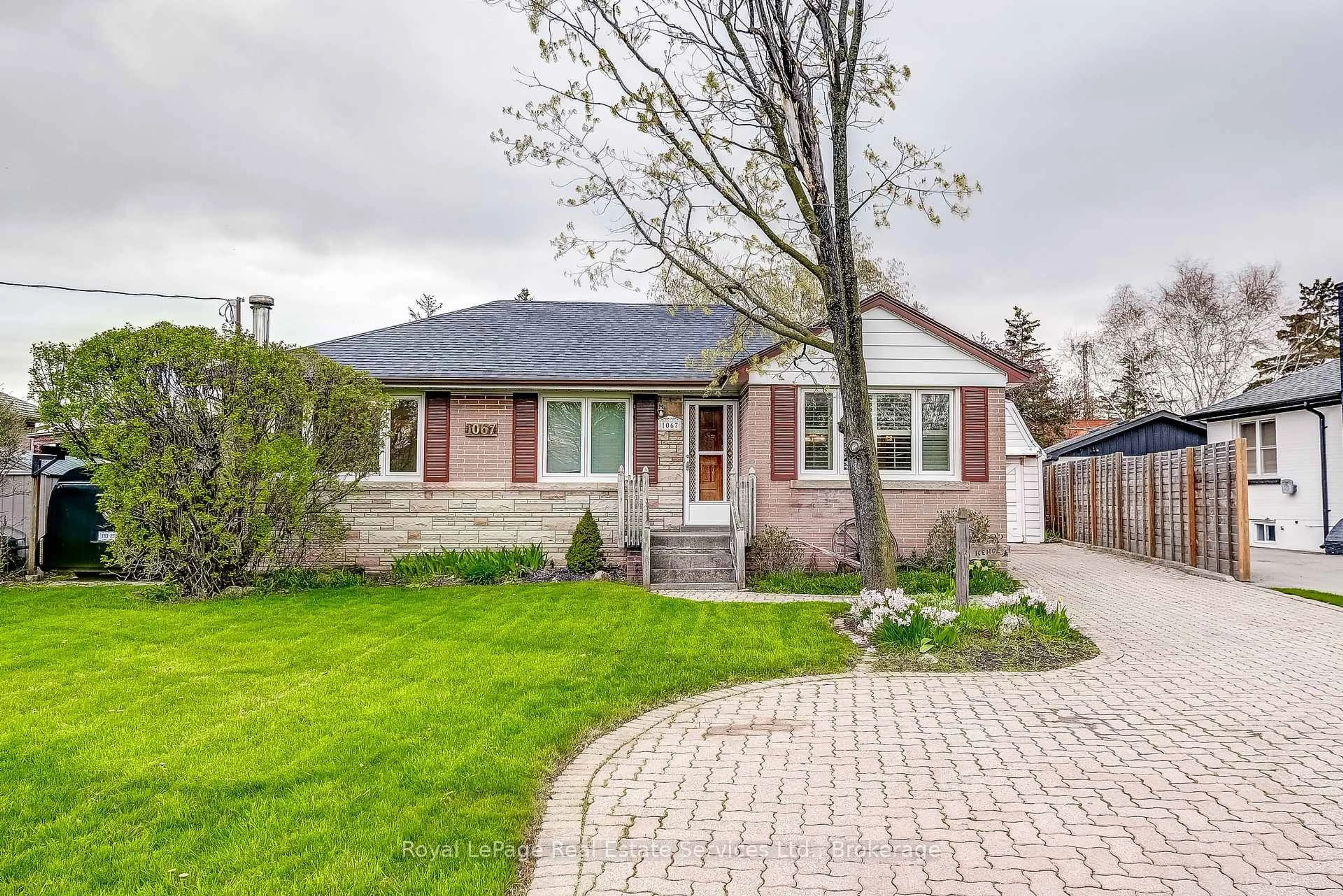 Home with brick exterior material, street for 1067 Pinegrove Rd, Oakville Ontario L6L 2W3