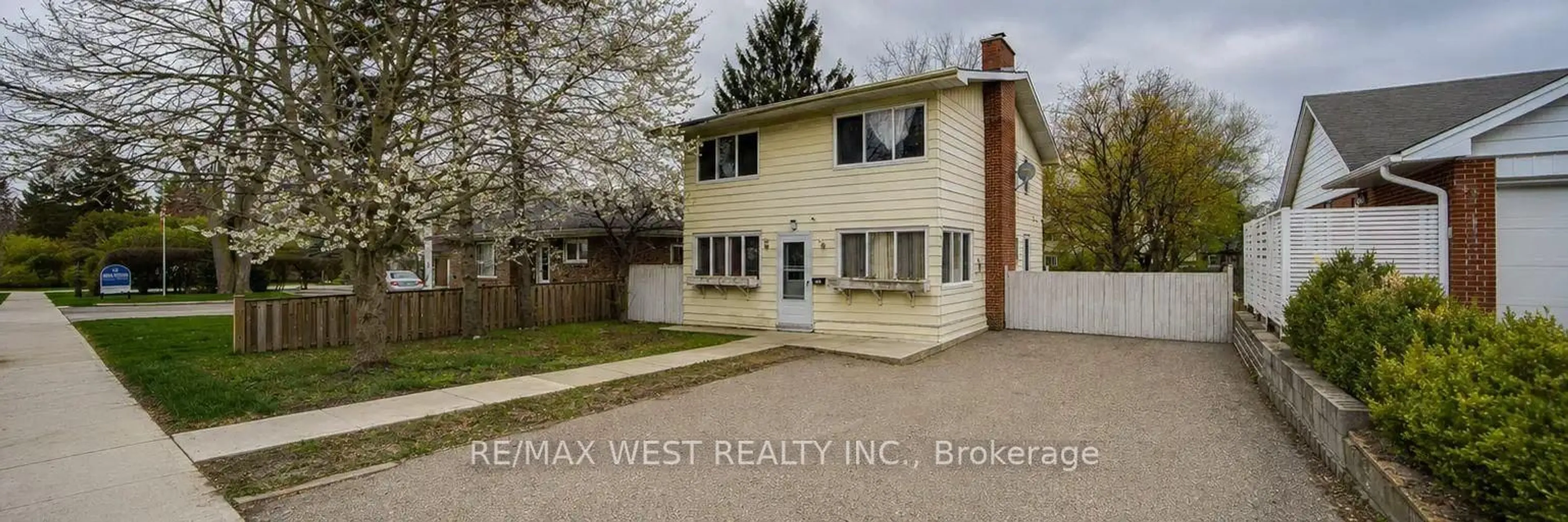 Unknown for 326 Queen St, Mississauga Ontario L5M 1M2