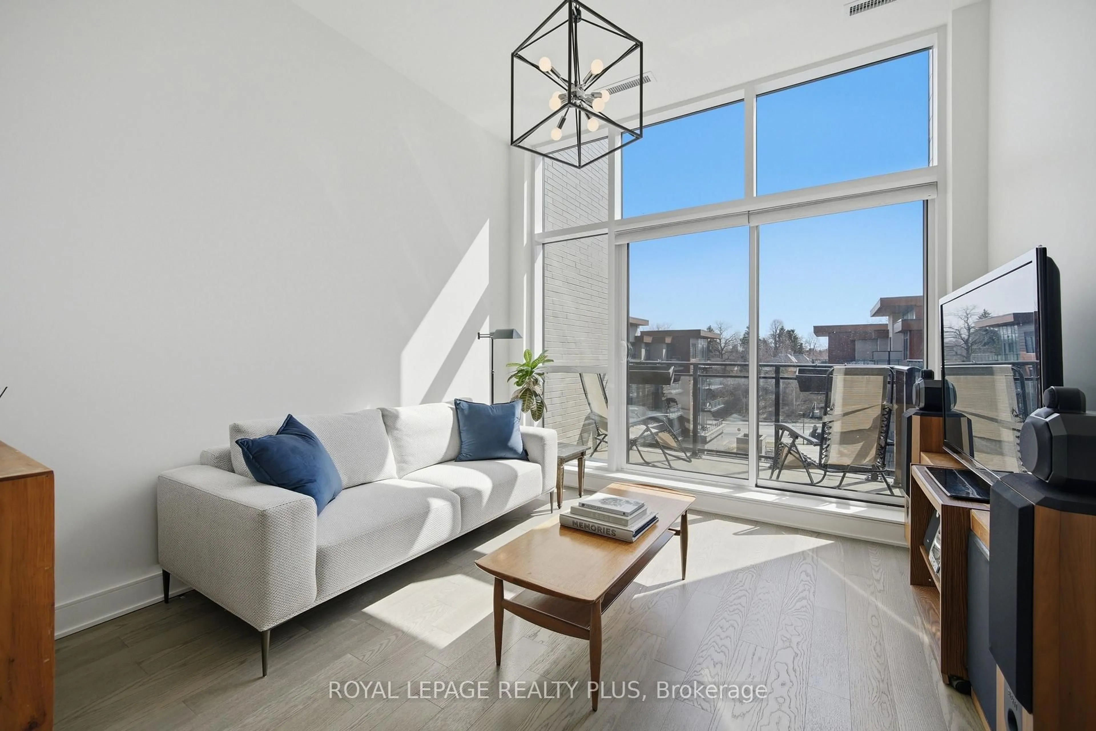 Living room with furniture, unknown for 1575 Lakeshore Rd #440, Mississauga Ontario L5J 0B1