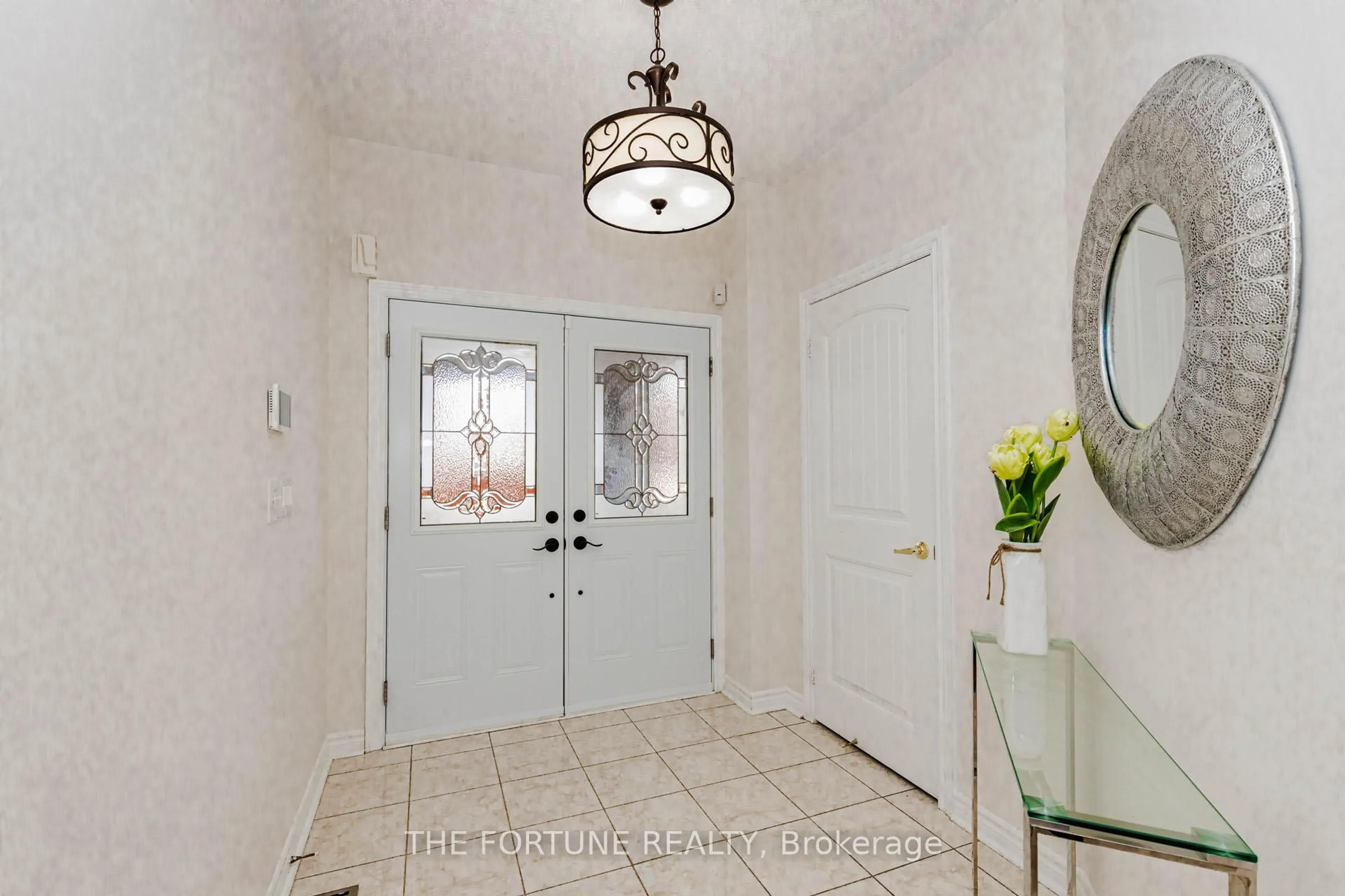 Indoor entryway for 16 Haviland Circ, Brampton Ontario L6R 0Z1