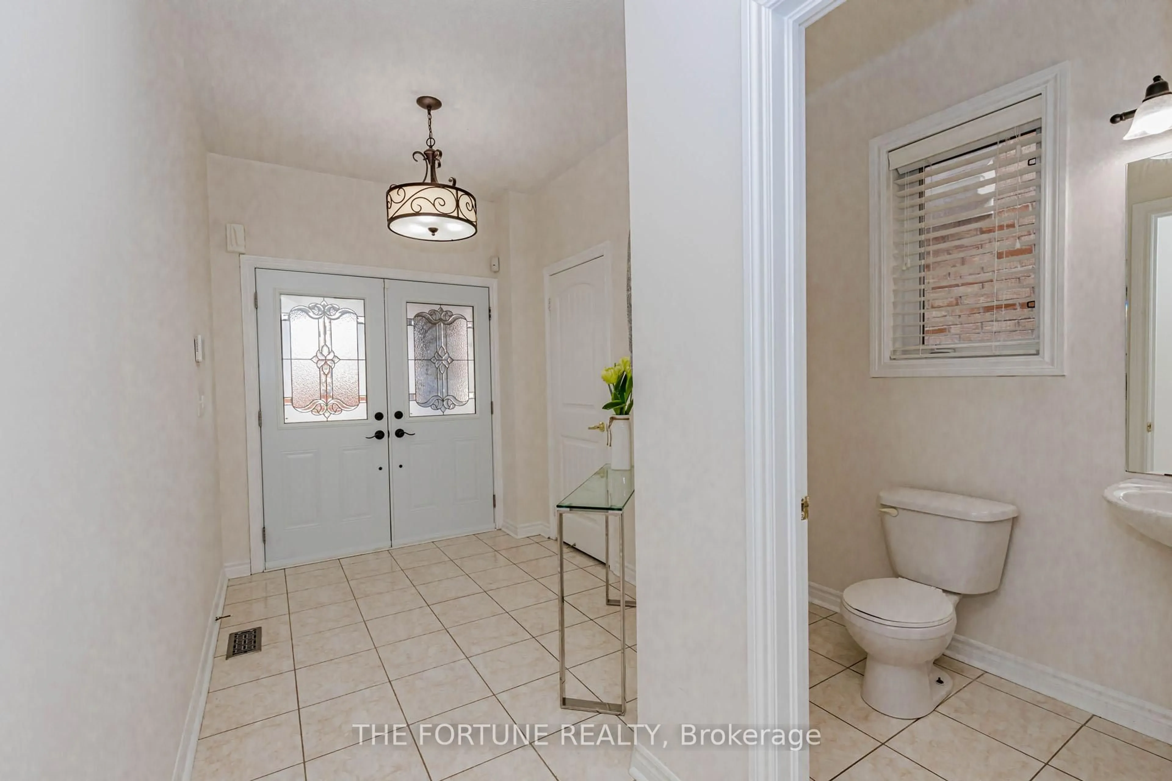 Indoor entryway for 16 Haviland Circ, Brampton Ontario L6R 0Z1