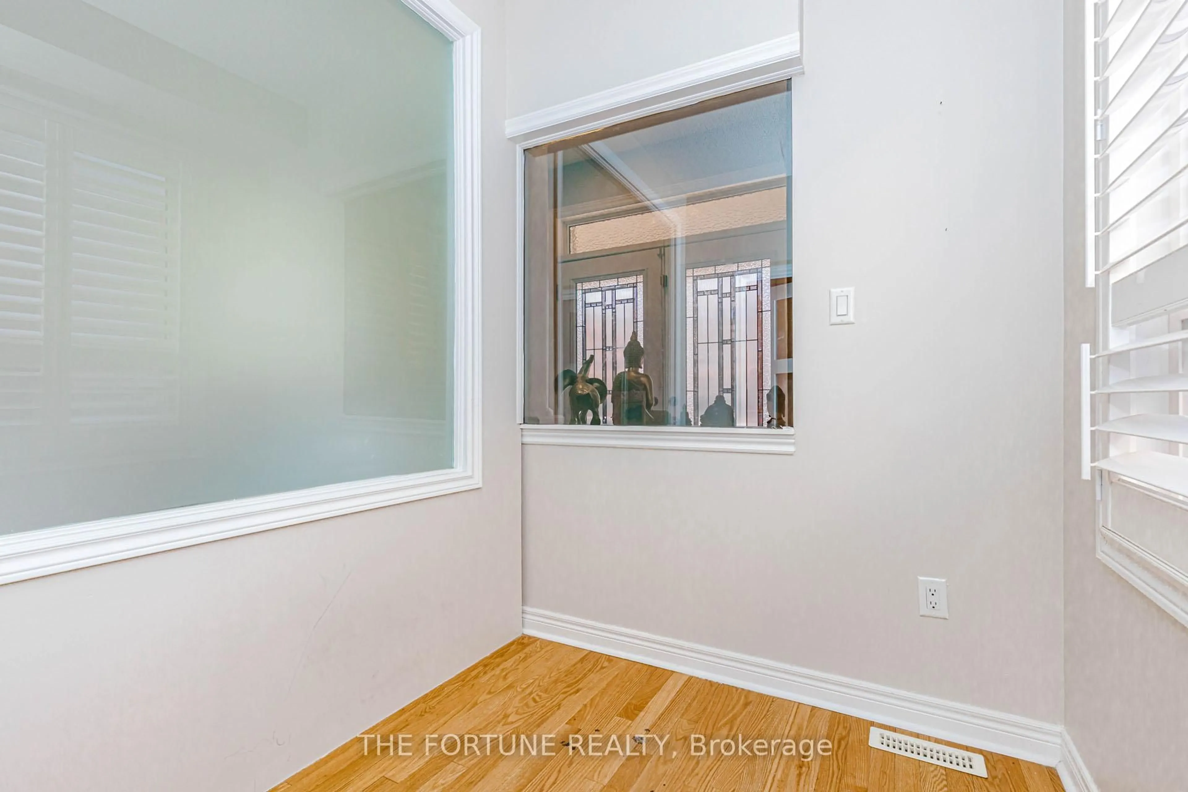 Indoor entryway for 30 Cedarsprings Way, Brampton Ontario L6R 0W1