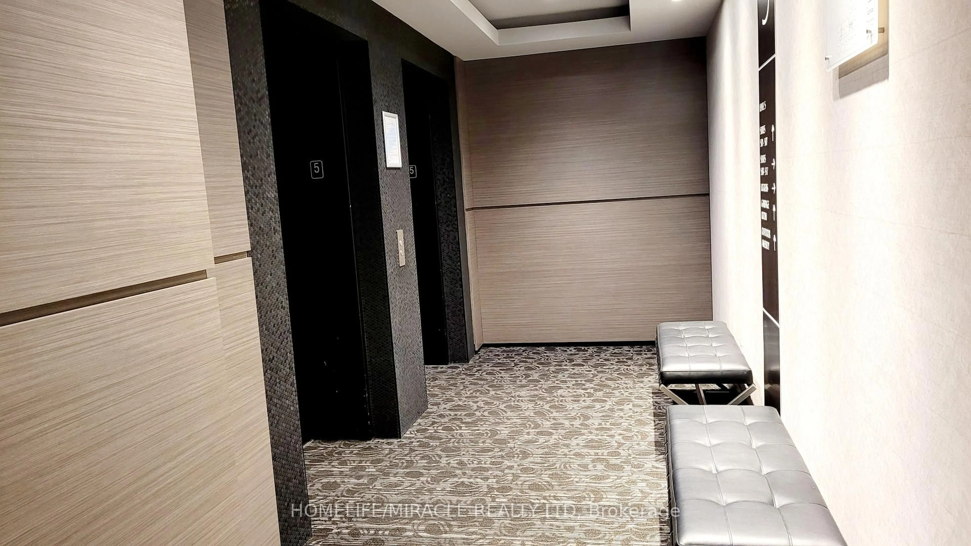 Indoor foyer for 50 Kaitting Tr #510, Oakville Ontario L6M 5N3