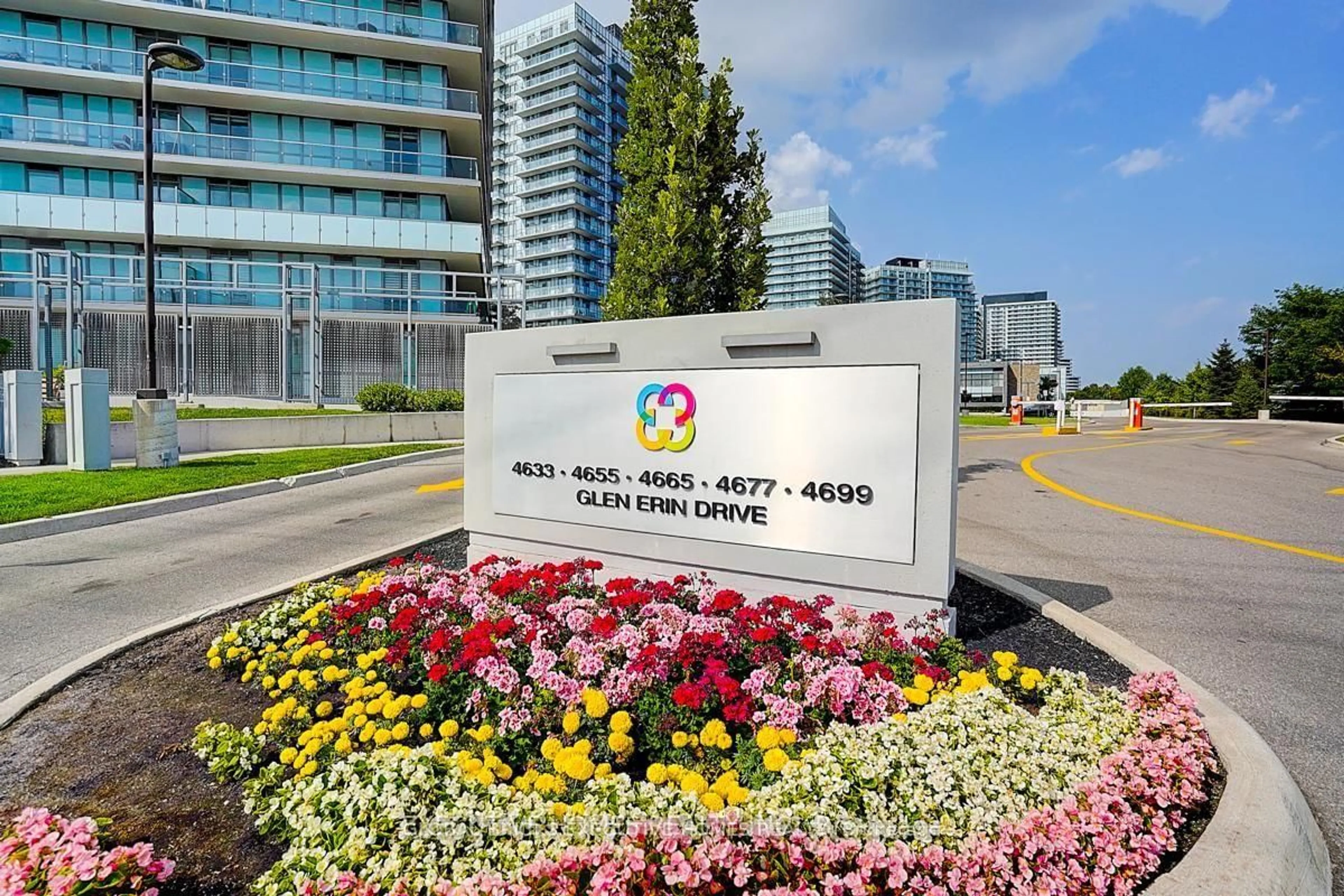 Indoor foyer for 4633 Glen Erin Dr #1109, Mississauga Ontario L5M 0Y6