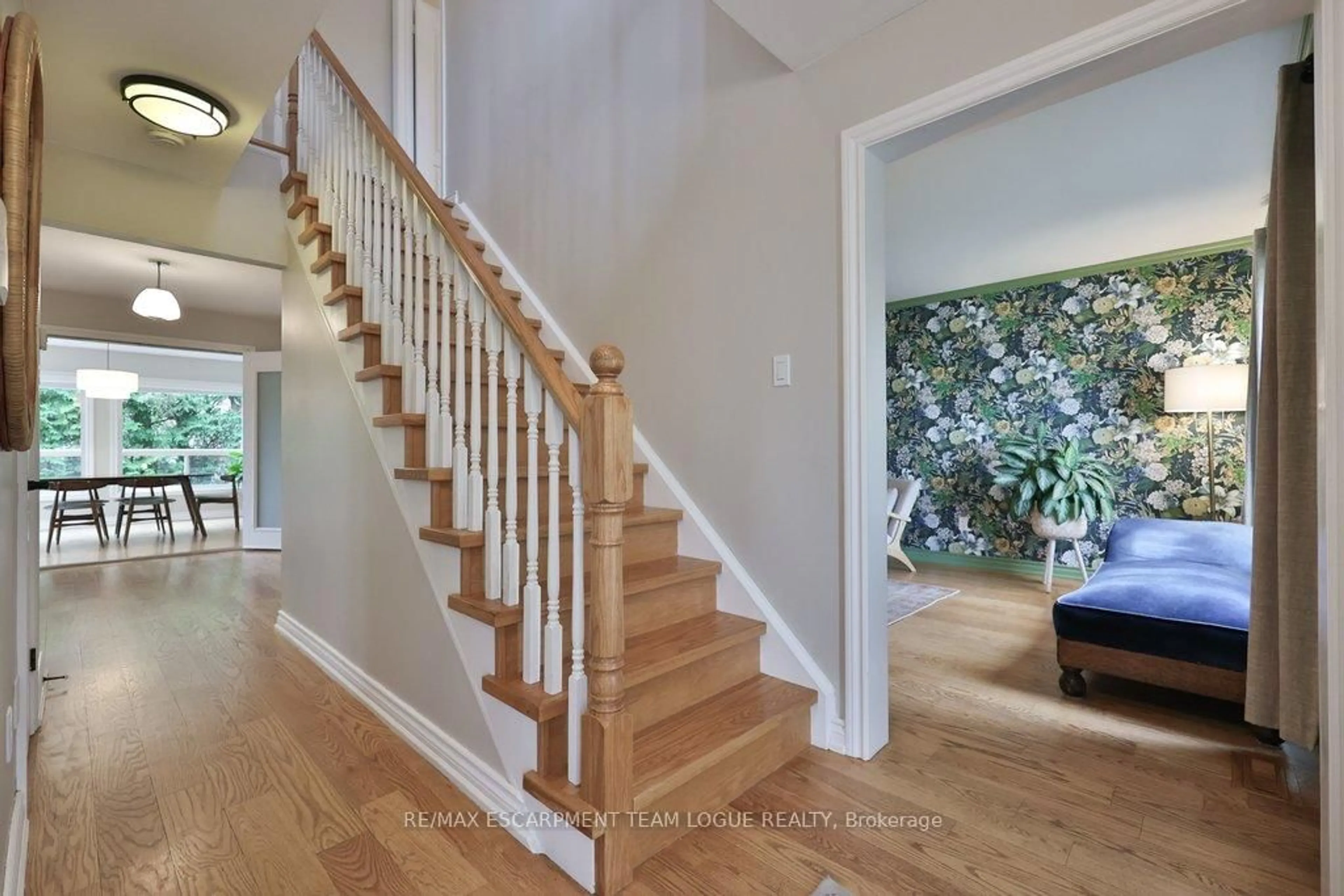 Unknown for 690 Lambshead Dr, Burlington Ontario L7S 2J5