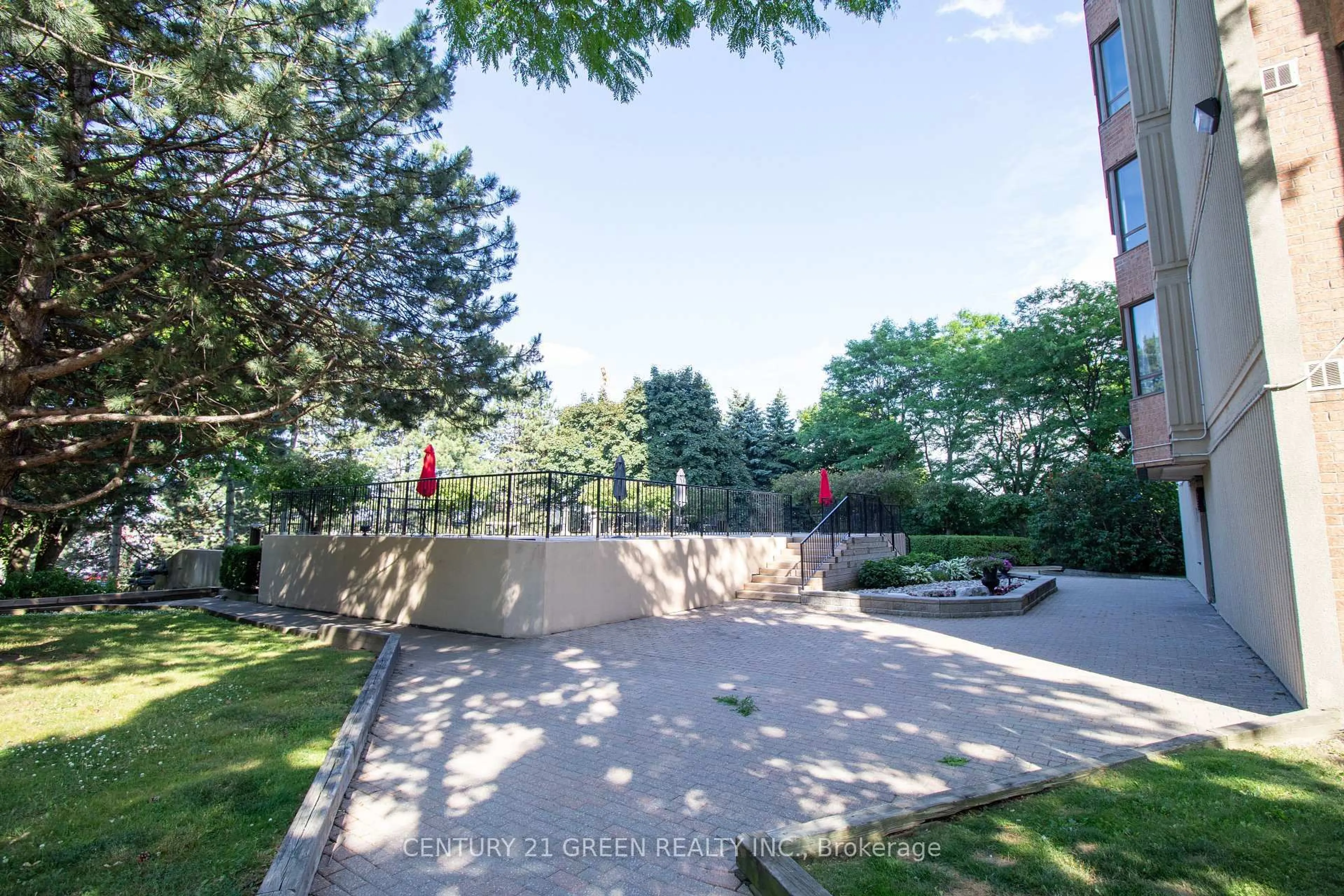 Patio, street for 5 Lisa St #706, Brampton Ontario L6T 4T4