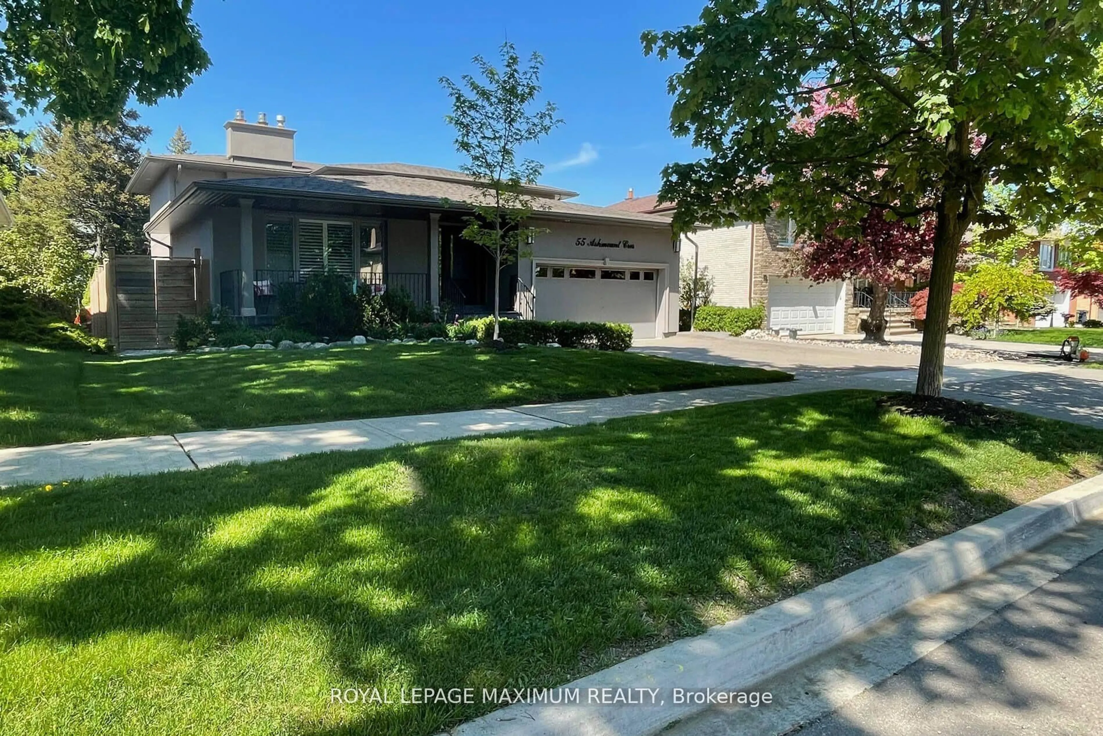 A pic from outside/outdoor area/front of a property/back of a property/a pic from drone, street for 55 Ashmount Cres, Toronto Ontario M9R 1C9
