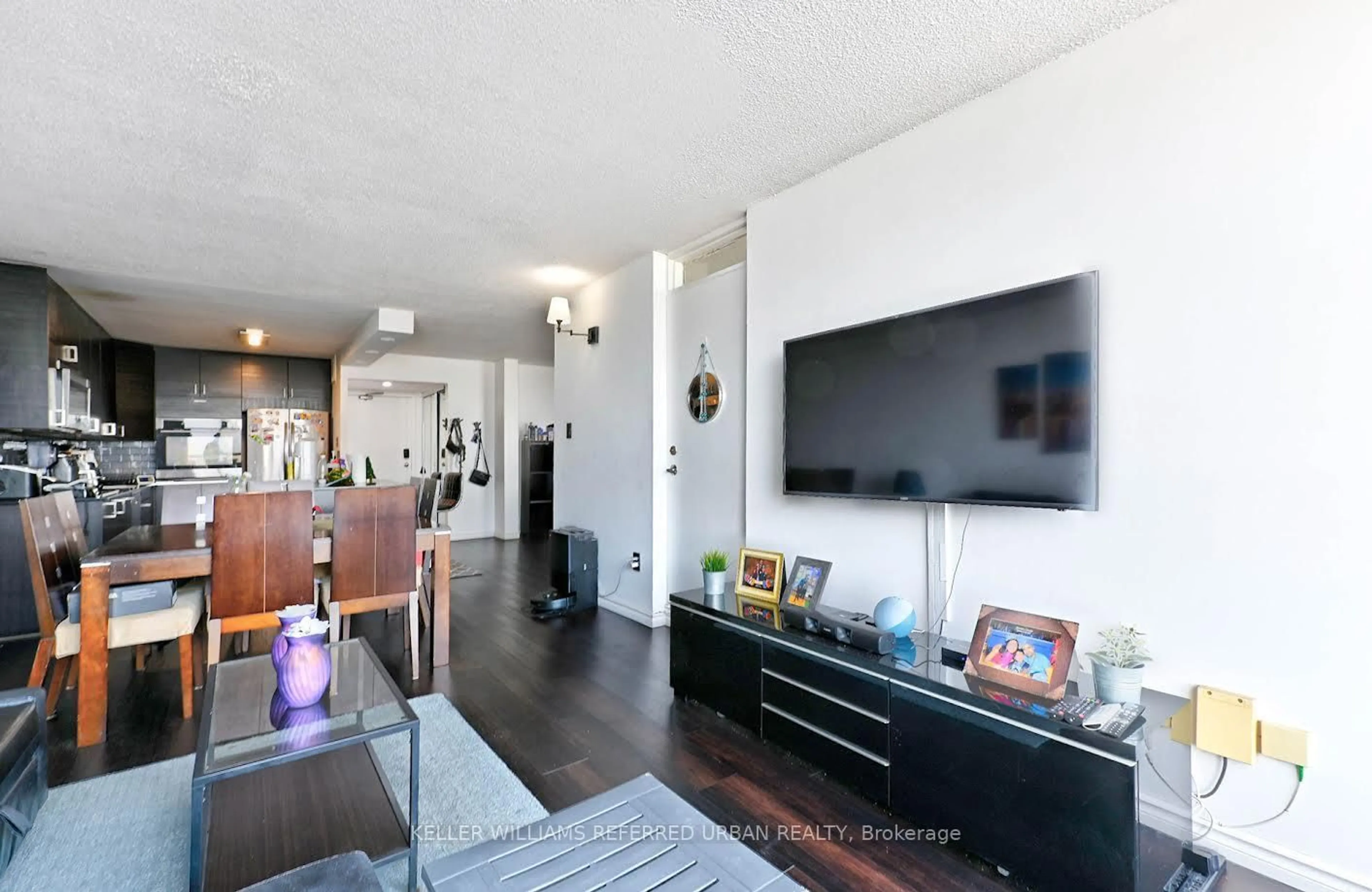 Unknown for 10 Martha Eaton Way #1811, Toronto Ontario M6M 5B3