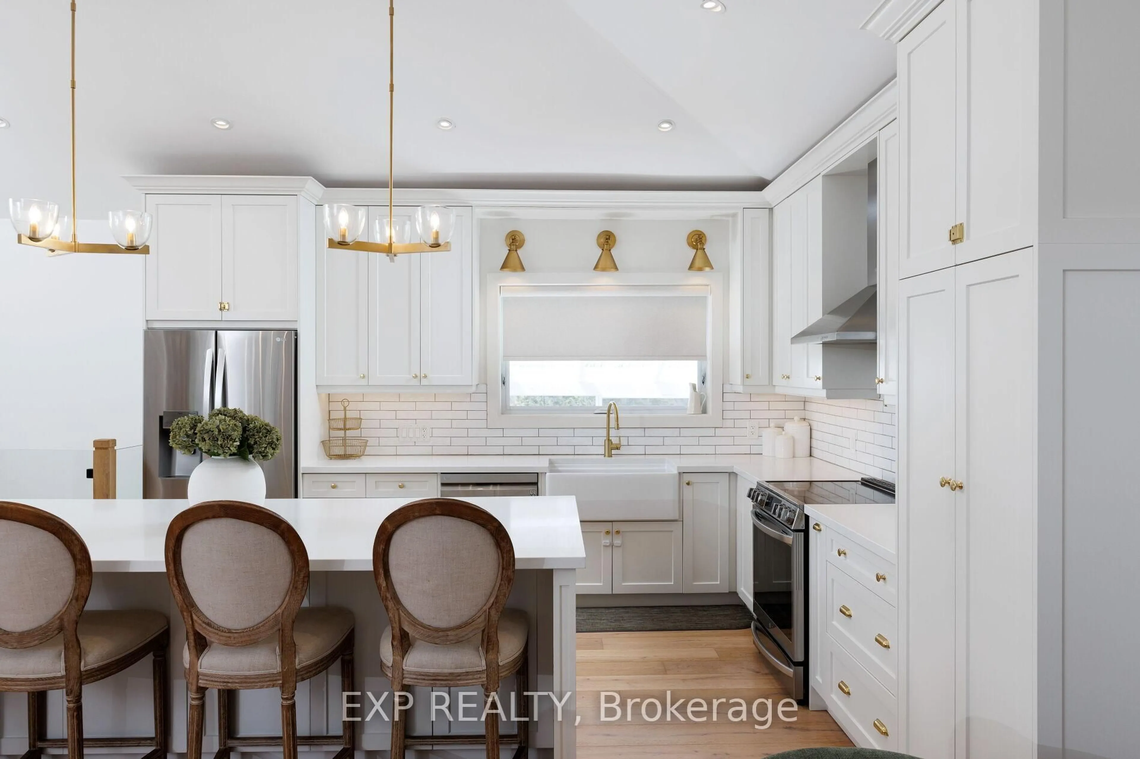 Contemporary kitchen, unknown for 1761 Coram Cres, Mississauga Ontario L4X 1L2