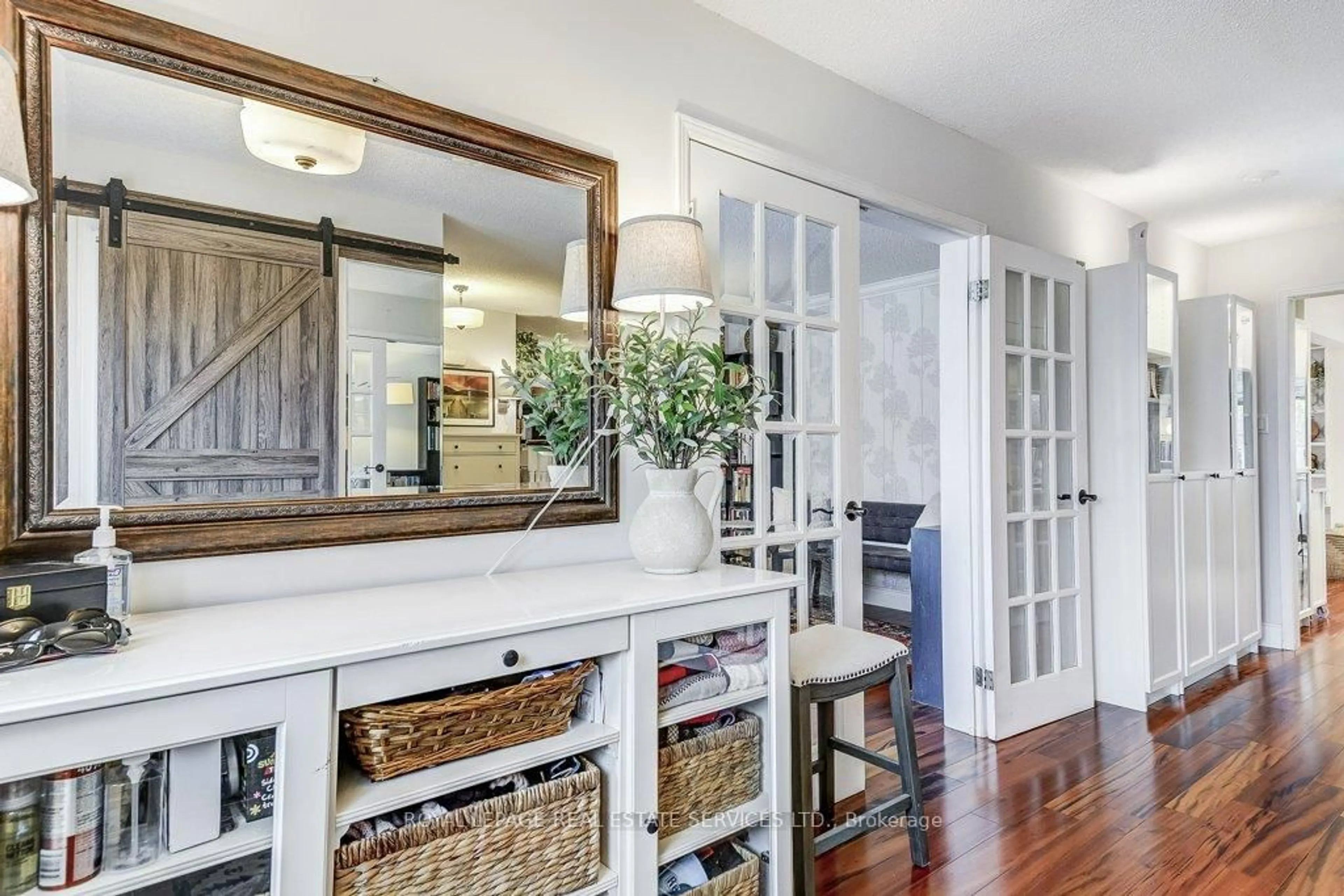 Indoor entryway for 1279 Old English Lane, Oakville Ontario L6M 2P6