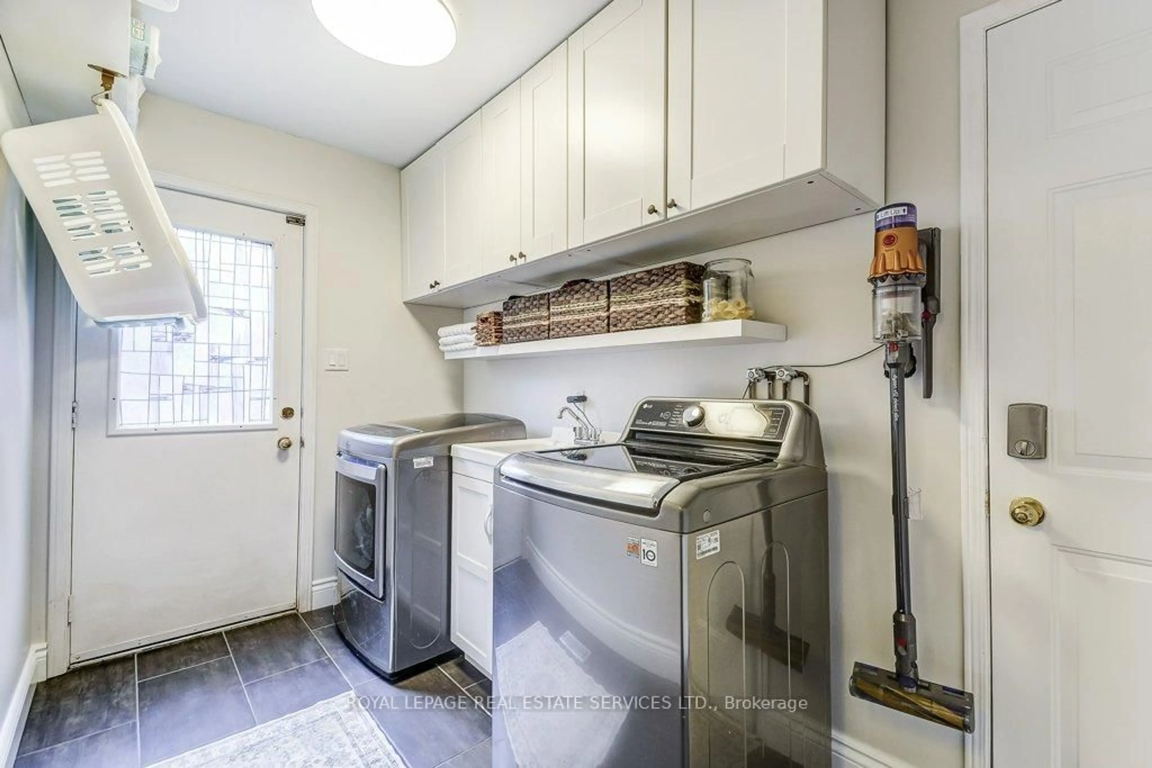 Laundry room for 1279 Old English Lane, Oakville Ontario L6M 2P6