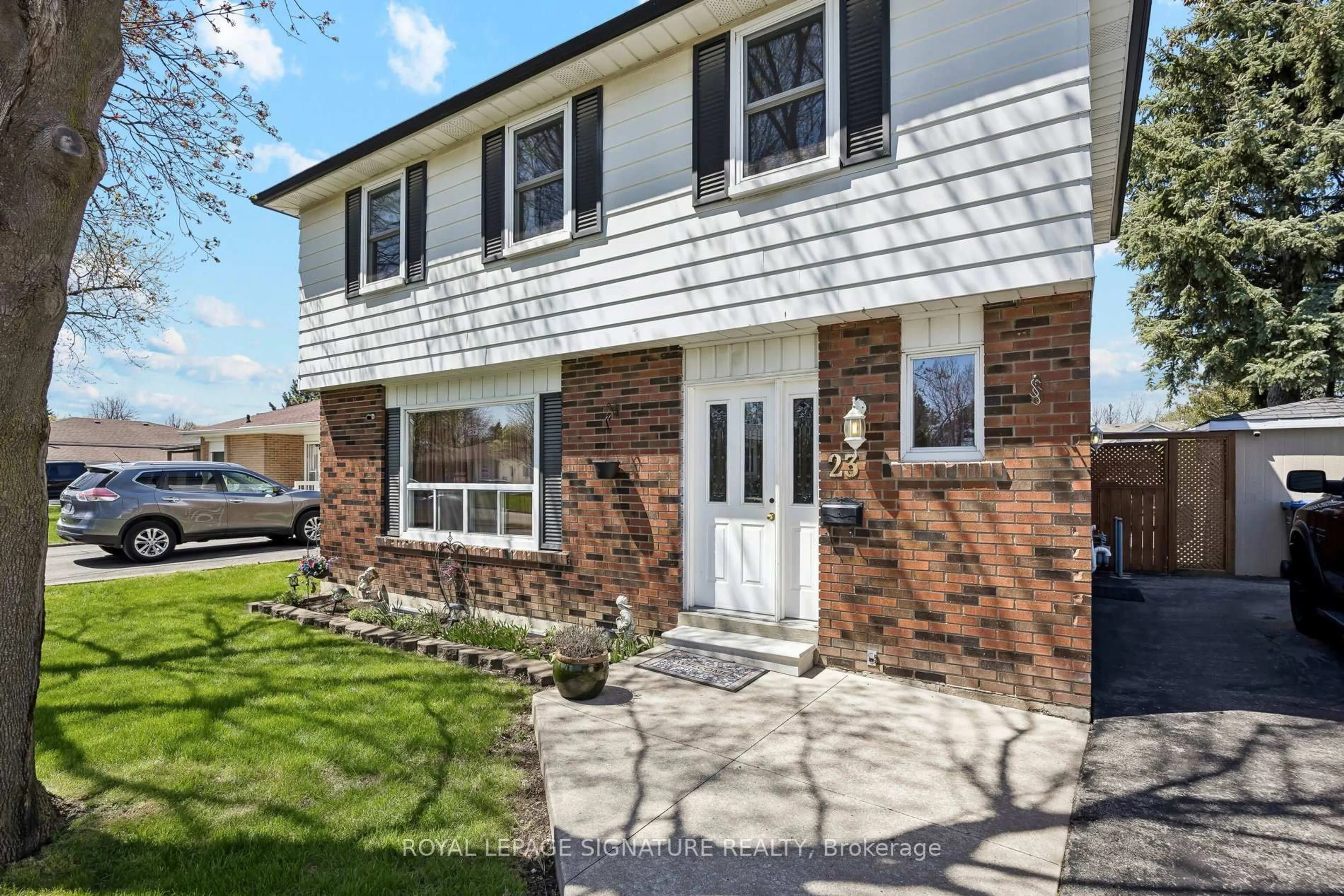 Home with vinyl exterior material, street for 23 Drury Cres, Brampton Ontario L6T 1L1