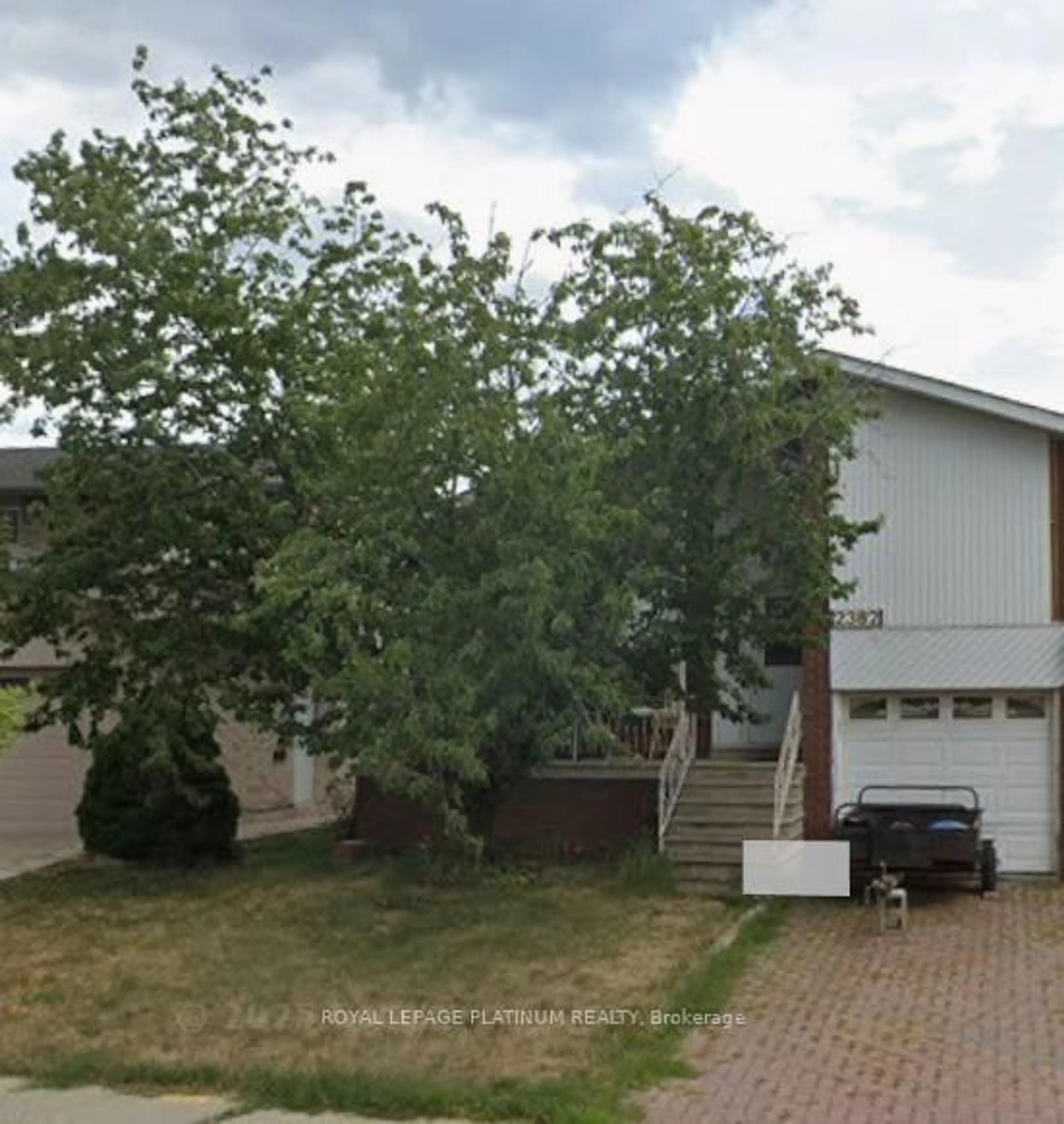 Home with vinyl exterior material, street for 2382 Benedet Dr, Mississauga Ontario L5J 4H7