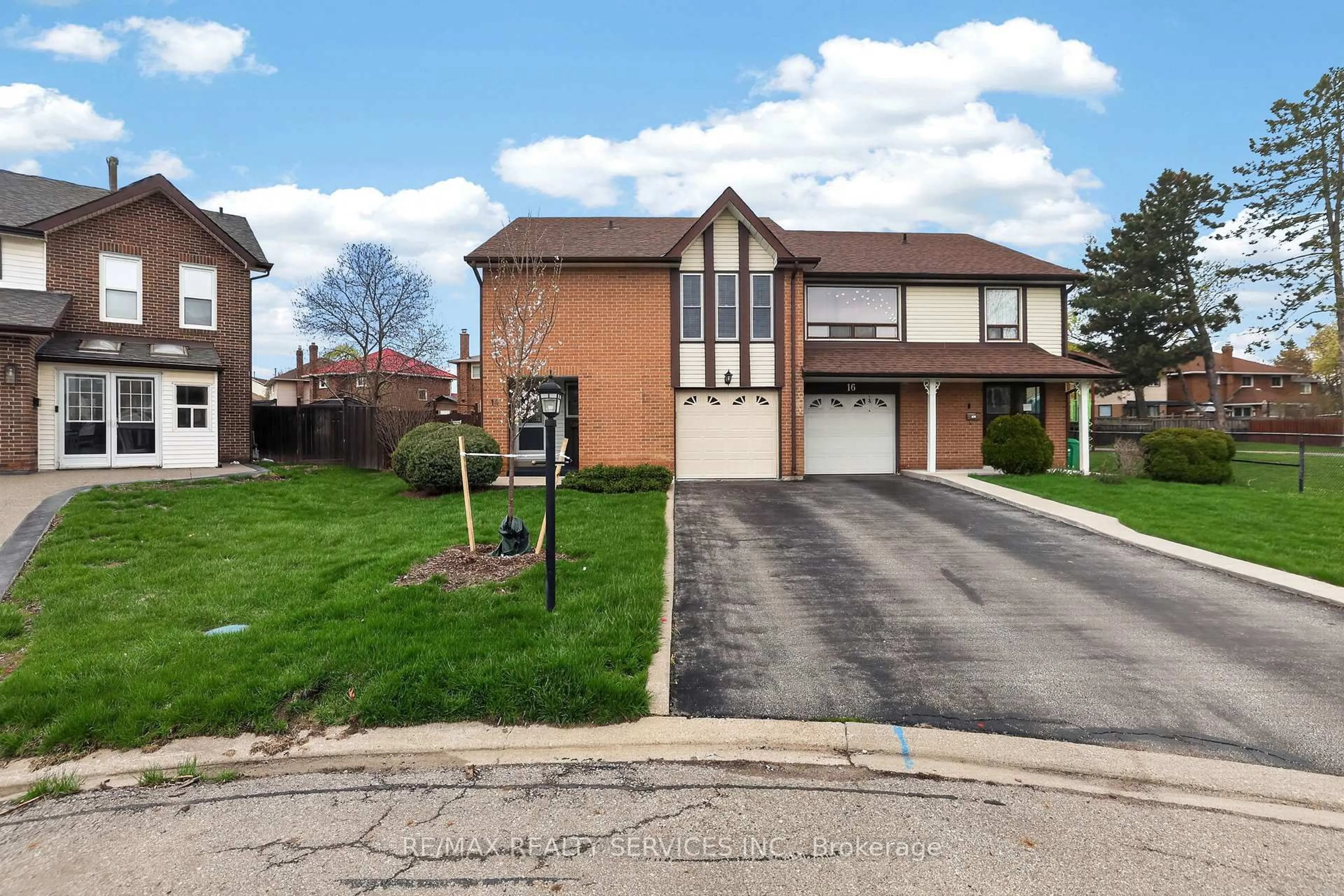 Home with brick exterior material, street for 14 Brighton Pl, Brampton Ontario L6Z 1G4