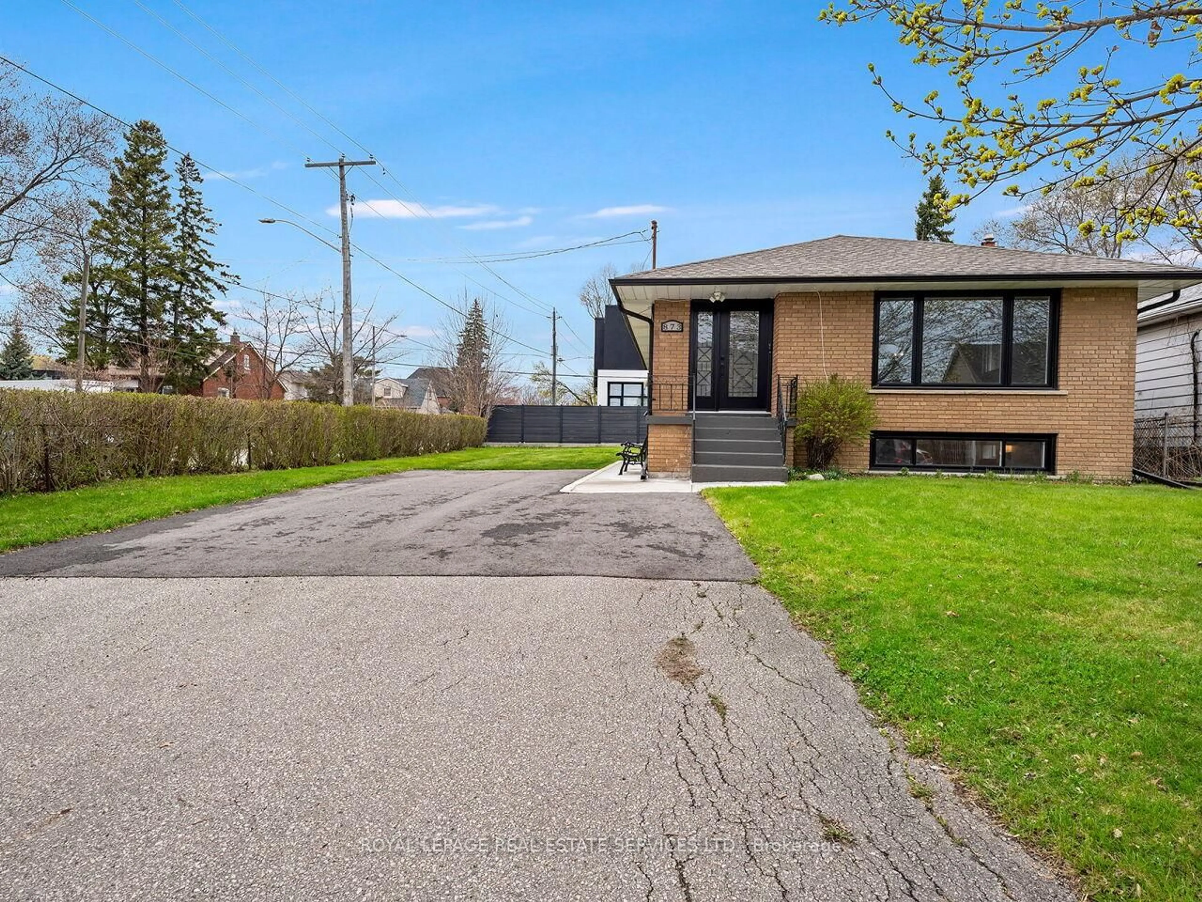 Unknown for 873 Sixth St, Mississauga Ontario L5E 1N5