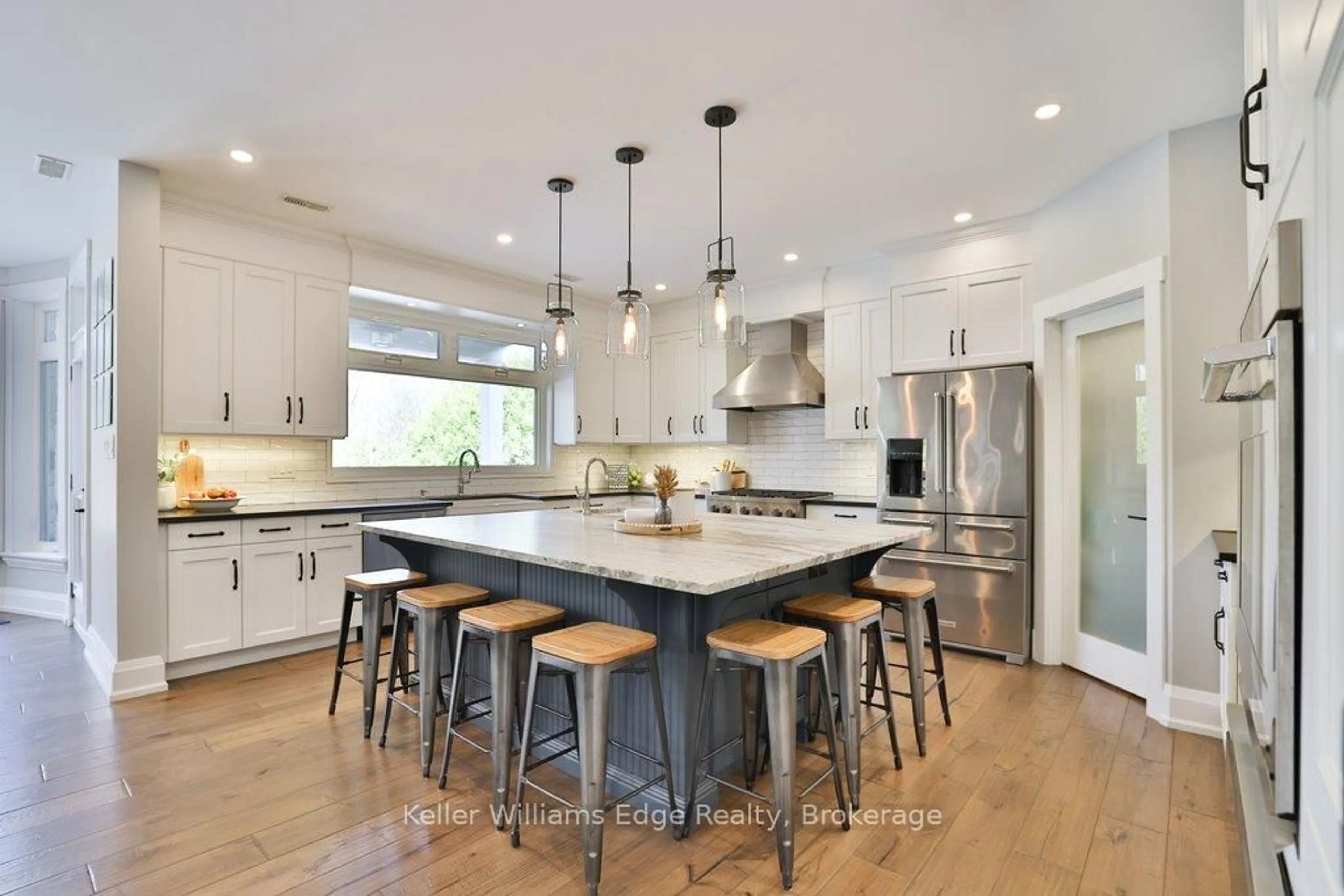 Contemporary kitchen, unknown for 441 Claremont Cres, Oakville Ontario L6J 6J9