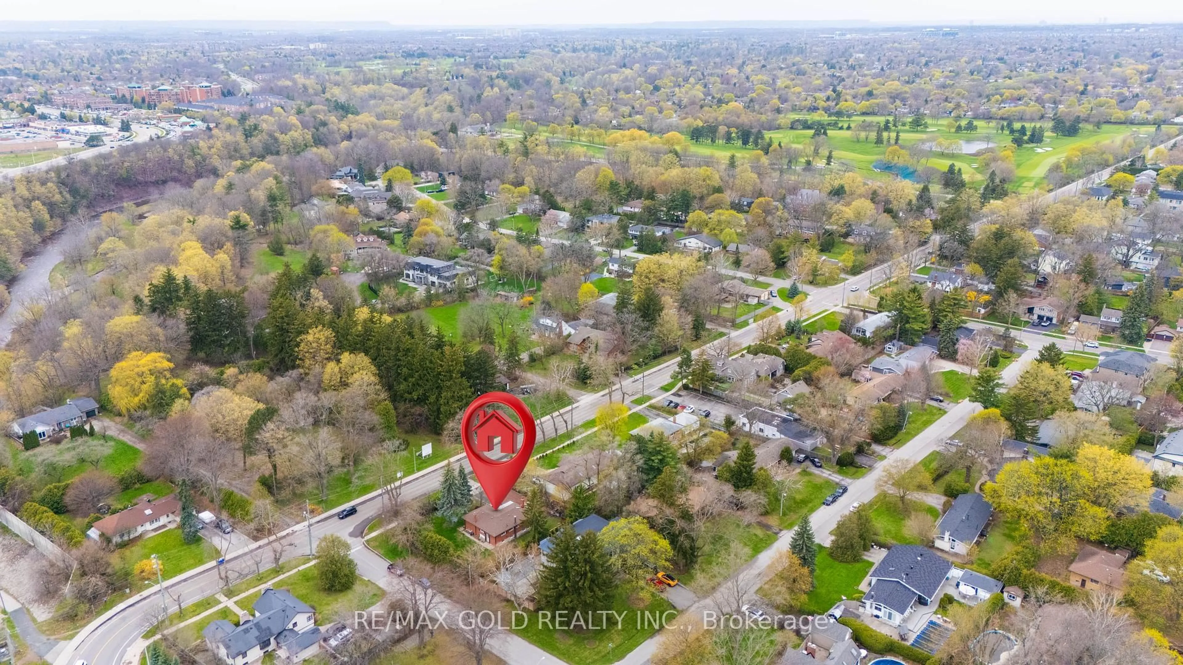 A pic from outside/outdoor area/front of a property/back of a property/a pic from drone, street for 1033 Sixth Line, Oakville Ontario L6H 1W6