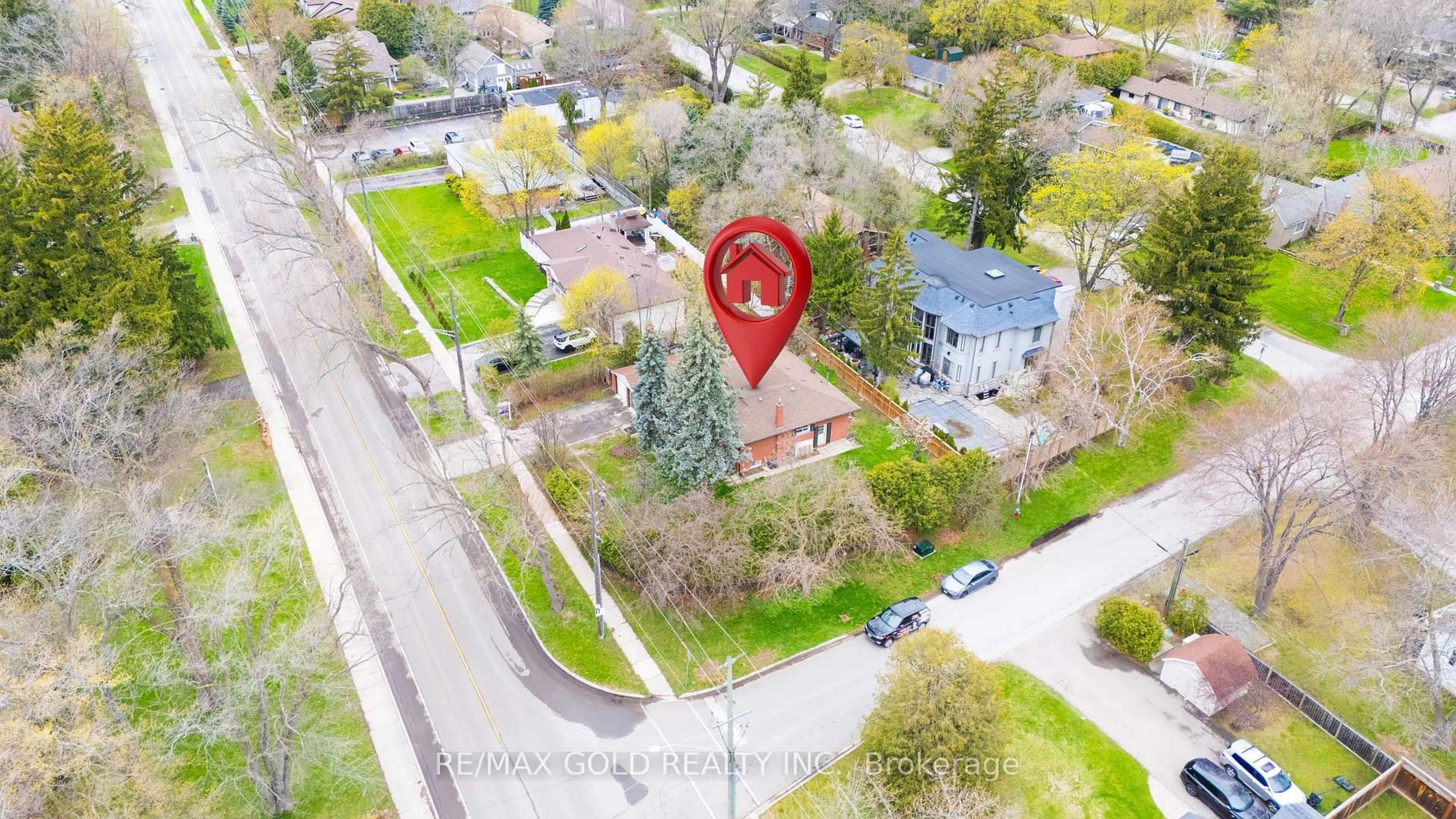 A pic from outside/outdoor area/front of a property/back of a property/a pic from drone, street for 1033 Sixth Line, Oakville Ontario L6H 1W6