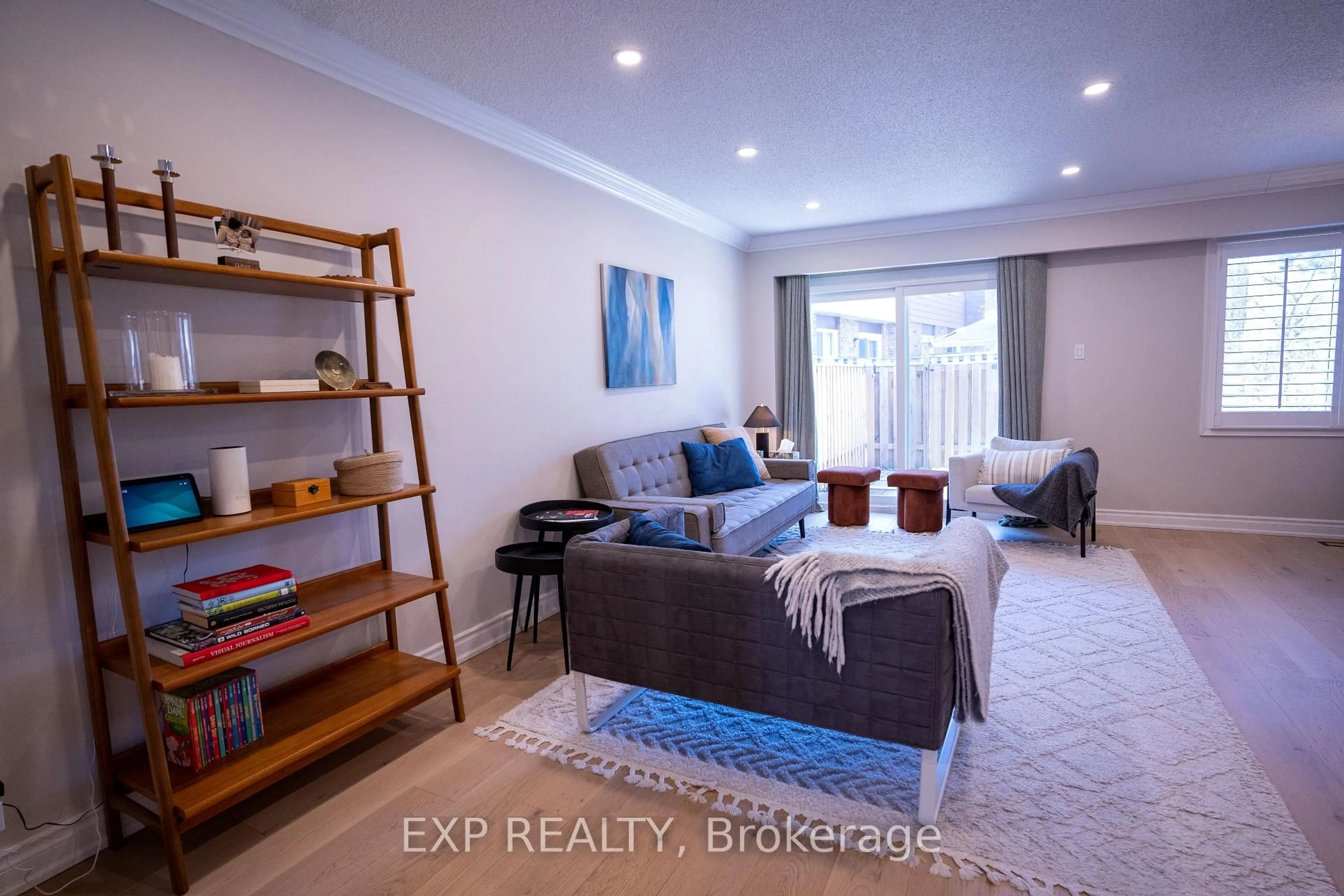 Living room with furniture, unknown for 4189 Longmoor Dr #1, Burlington Ontario L7L 5J9