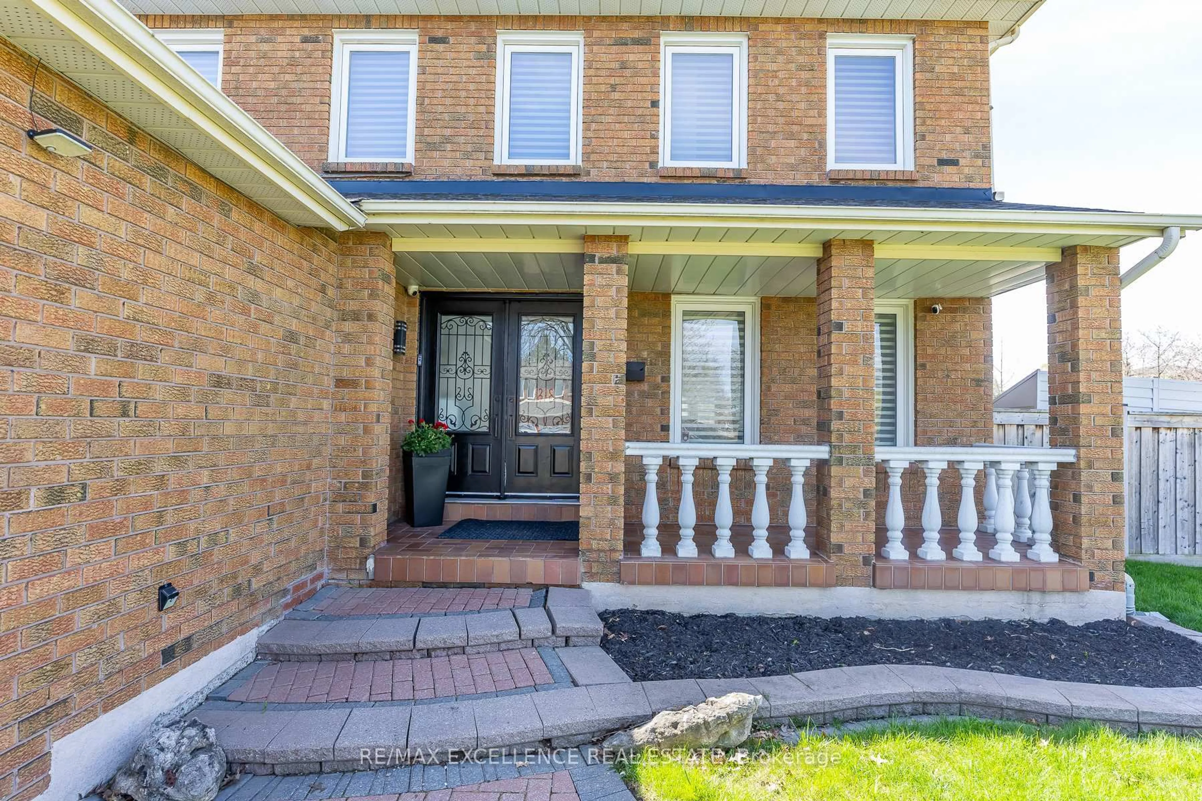Home with brick exterior material, street for 2 Pebble Beach Crt, Brampton Ontario L6S 4E9