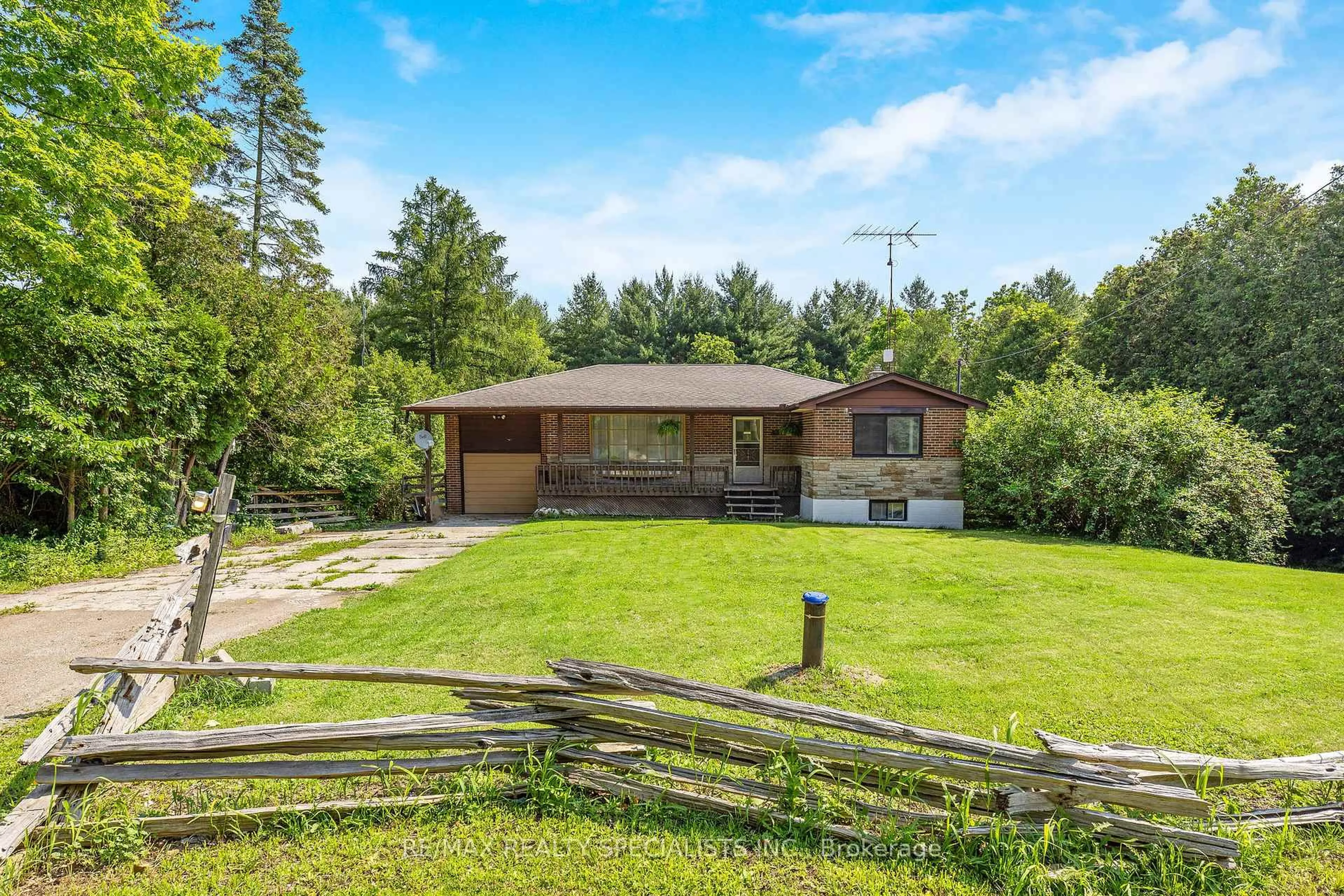 A pic from outside/outdoor area/front of a property/back of a property/a pic from drone, water/lake/river/ocean view for 8511 Guelph Line, Milton Ontario L0P 1B0