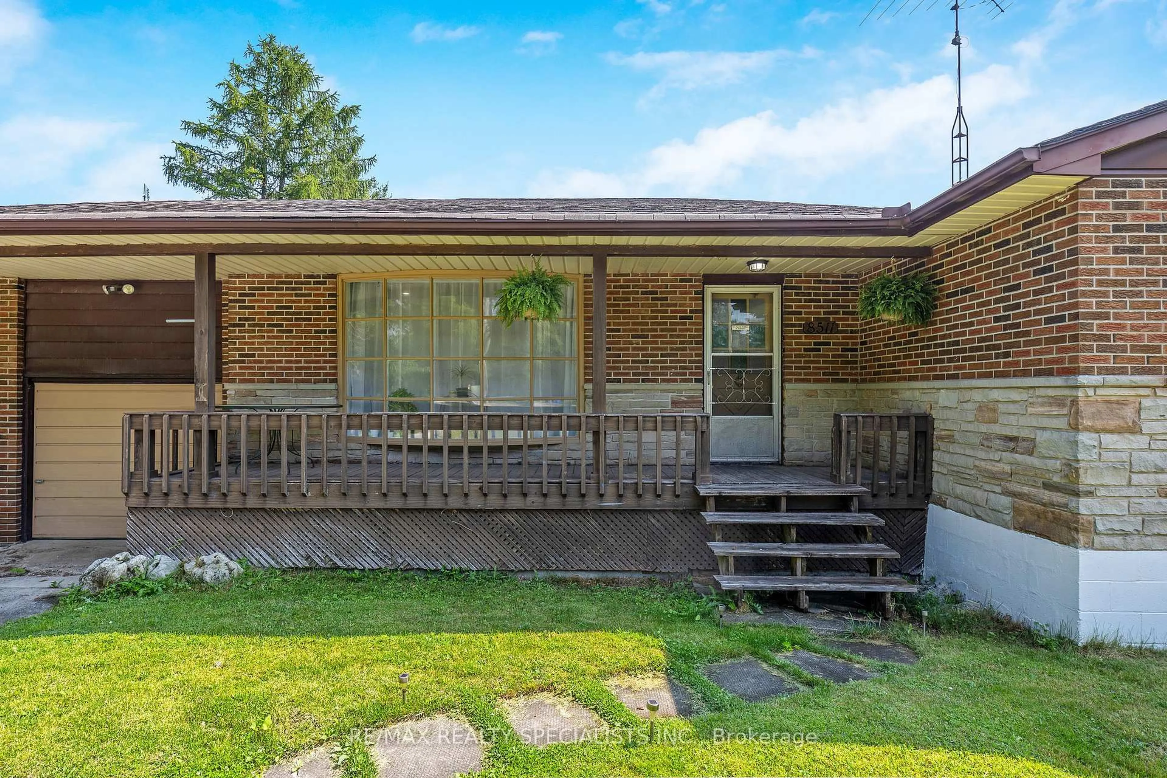 A pic from outside/outdoor area/front of a property/back of a property/a pic from drone, unknown for 8511 Guelph Line, Milton Ontario L0P 1B0
