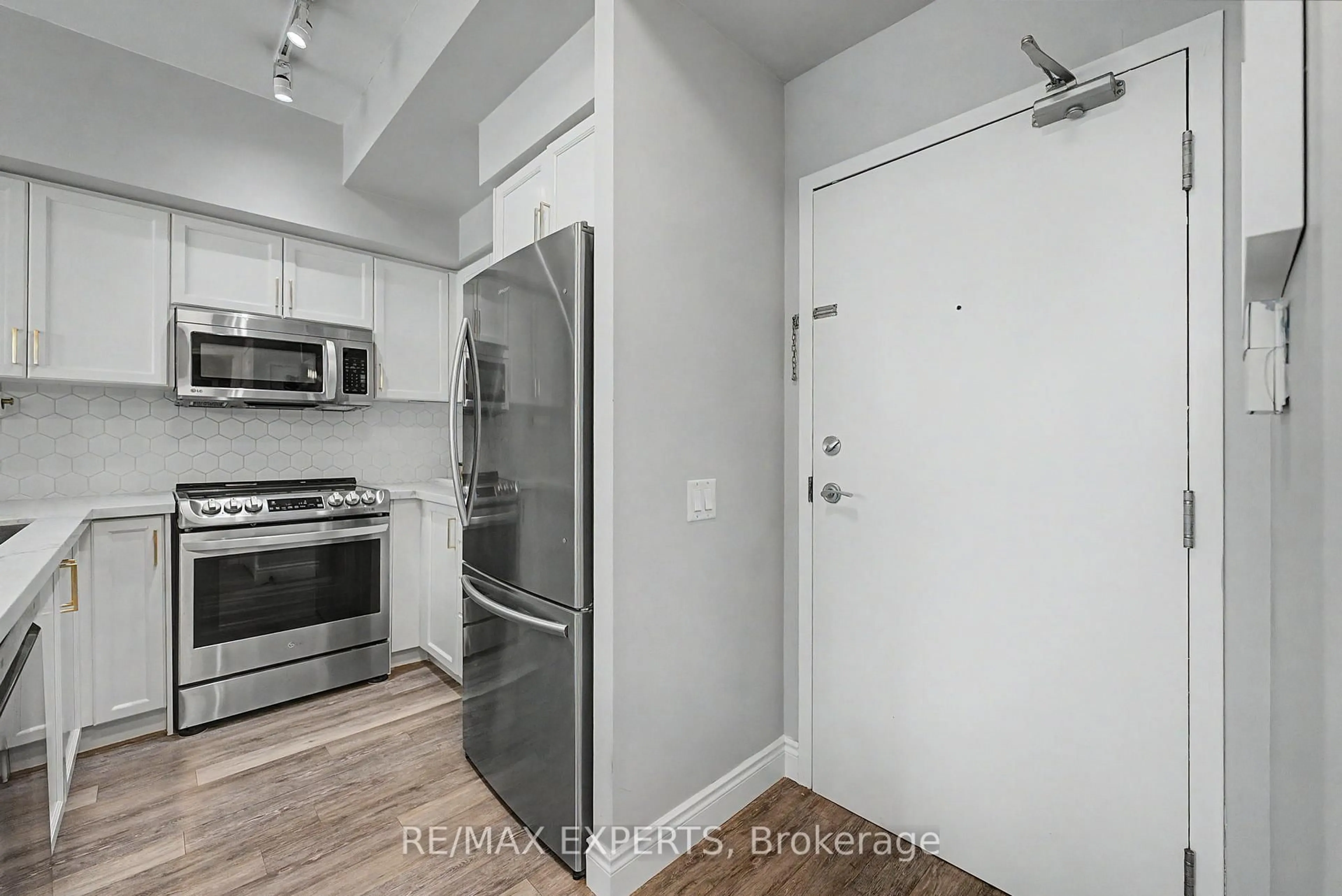 Standard kitchen, unknown for 5 Marine Parade Dr #610, Toronto Ontario M8V 4B4