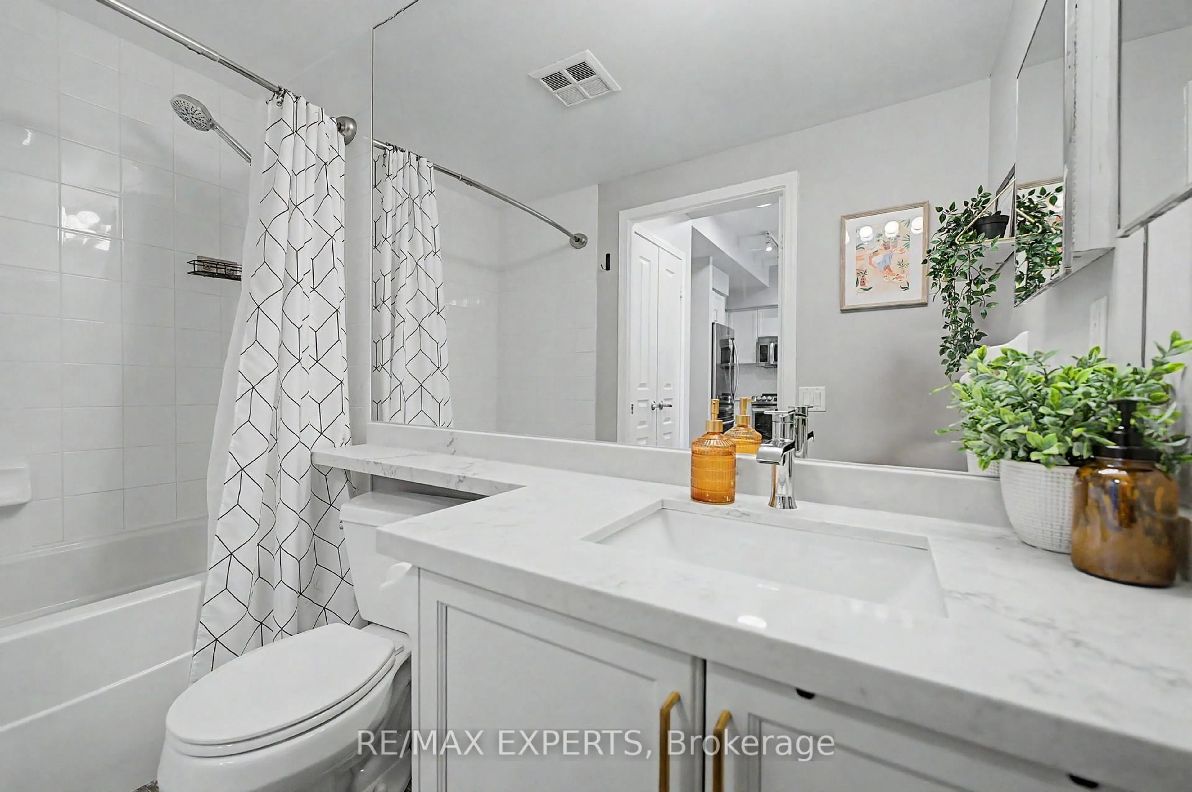 Standard bathroom, ceramic/tile floor for 5 Marine Parade Dr #610, Toronto Ontario M8V 4B4