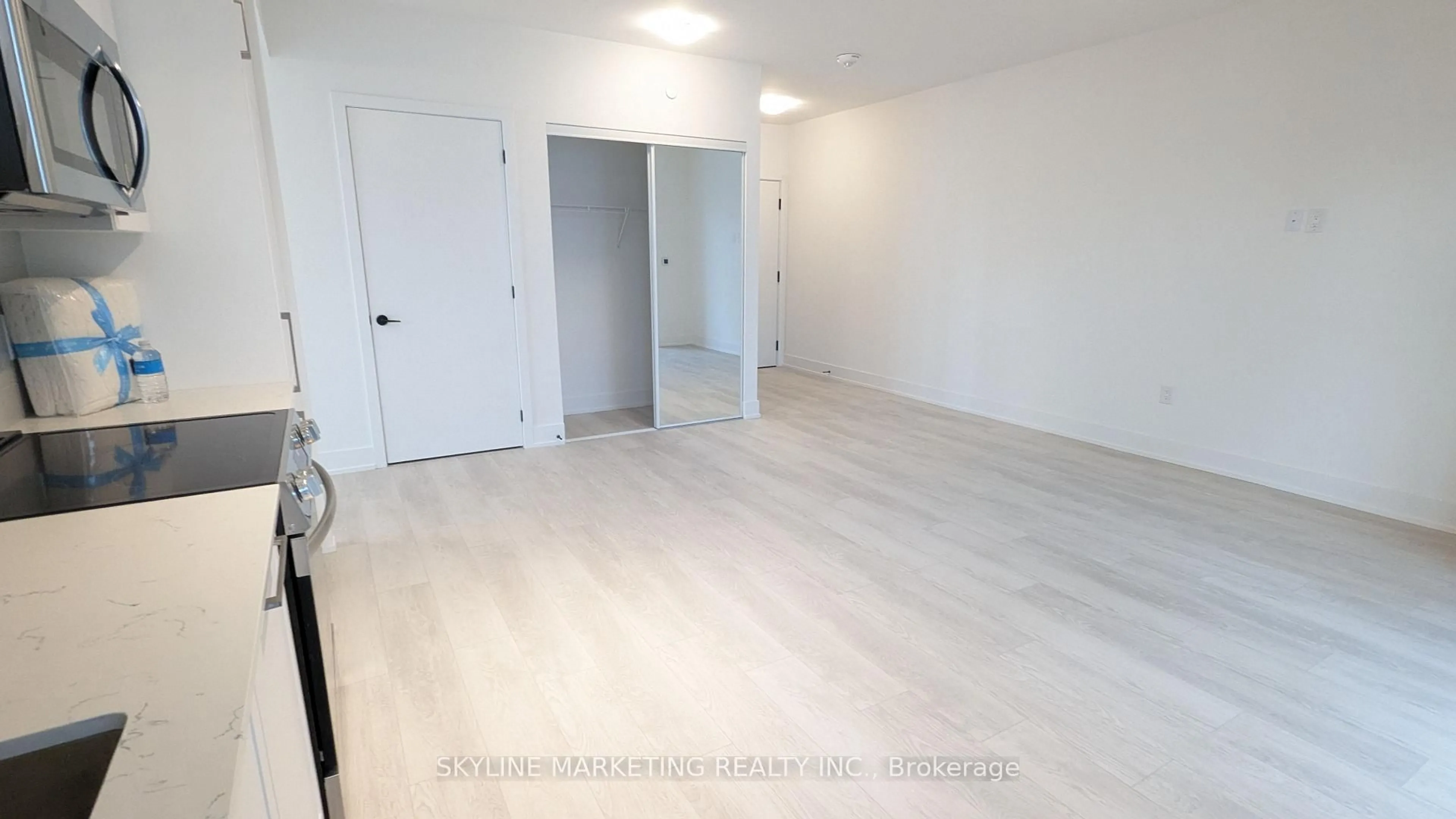 A pic of a room for 2450 Old Bronte Rd #504, Oakville Ontario L6M 5P6