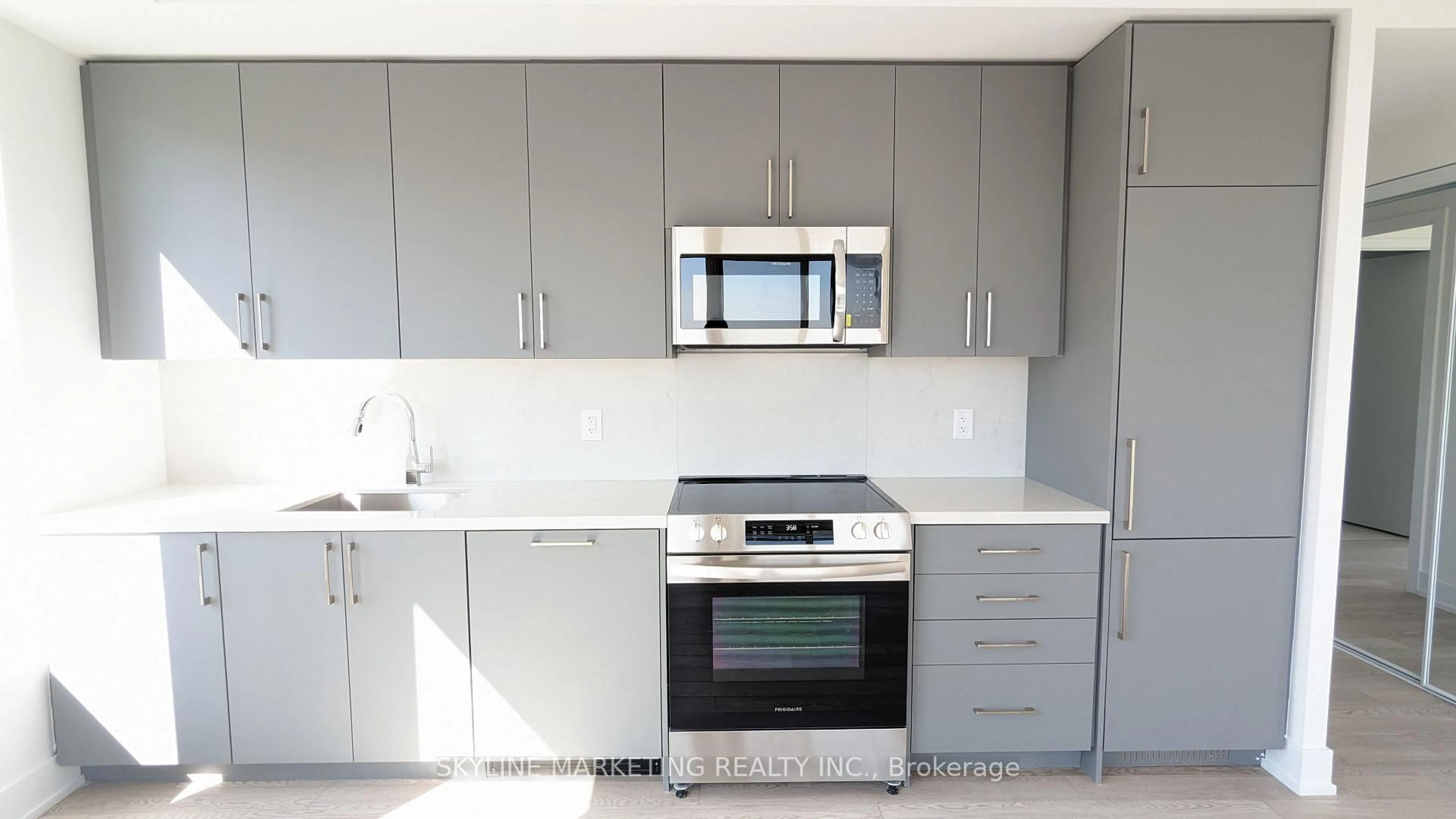 Standard kitchen, unknown for 2450 Old Bronte Rd #733, Oakville Ontario L6M 5P6