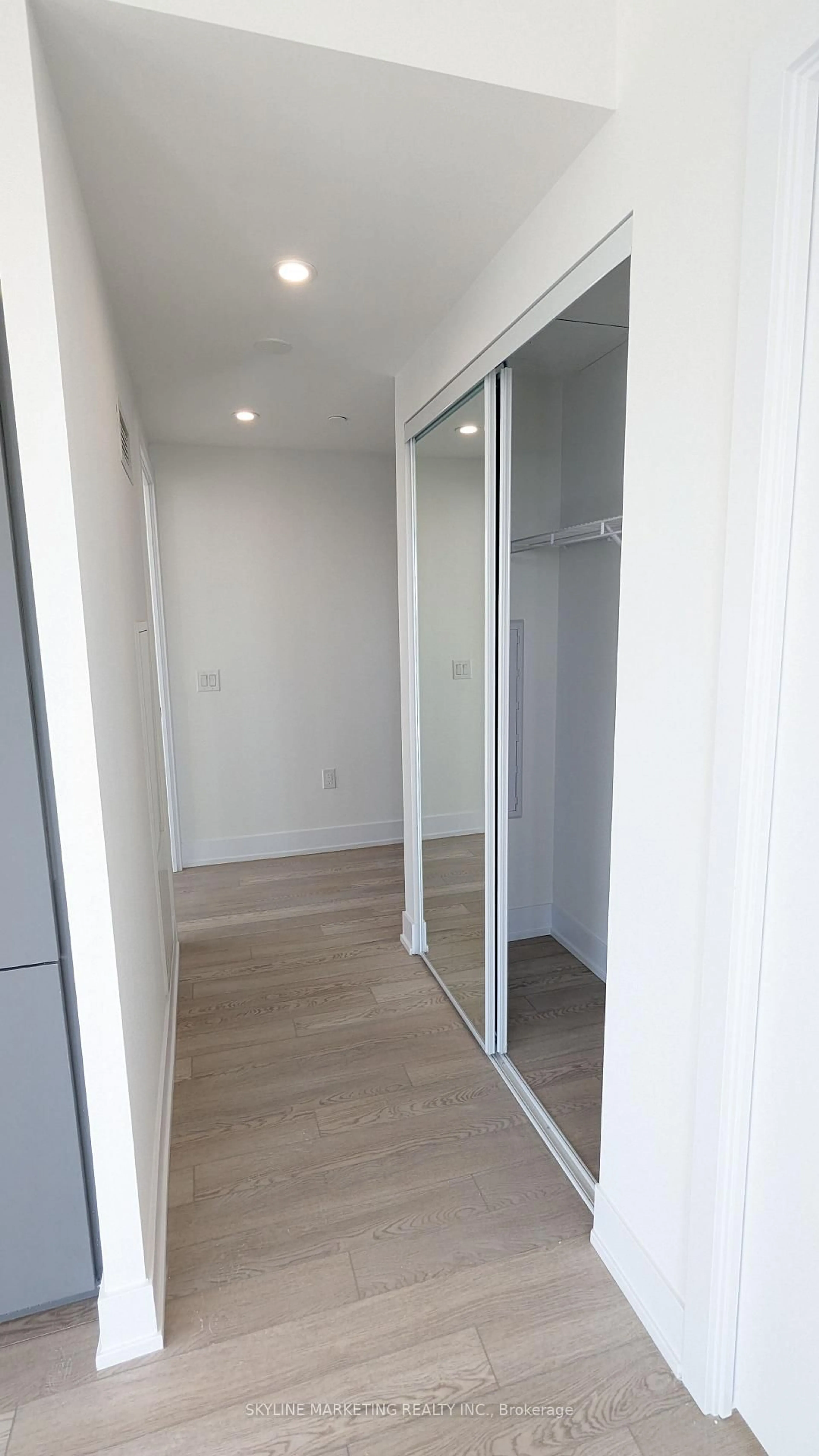 A pic of a room for 2450 Old Bronte Rd #733, Oakville Ontario L6M 5P6