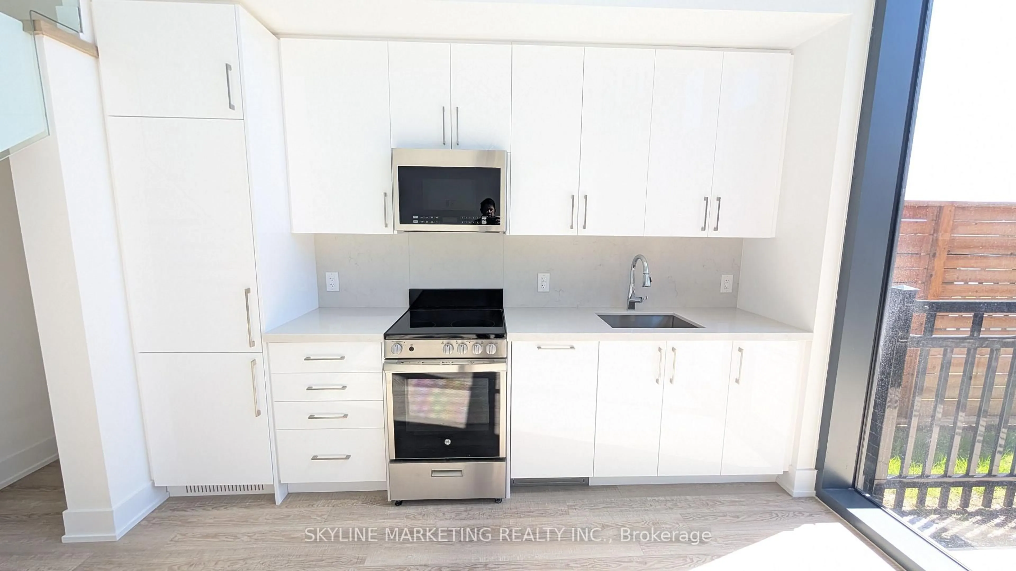 Standard kitchen, unknown for 2450 Old Bronte Rd #102, Oakville Ontario L6M 5P6