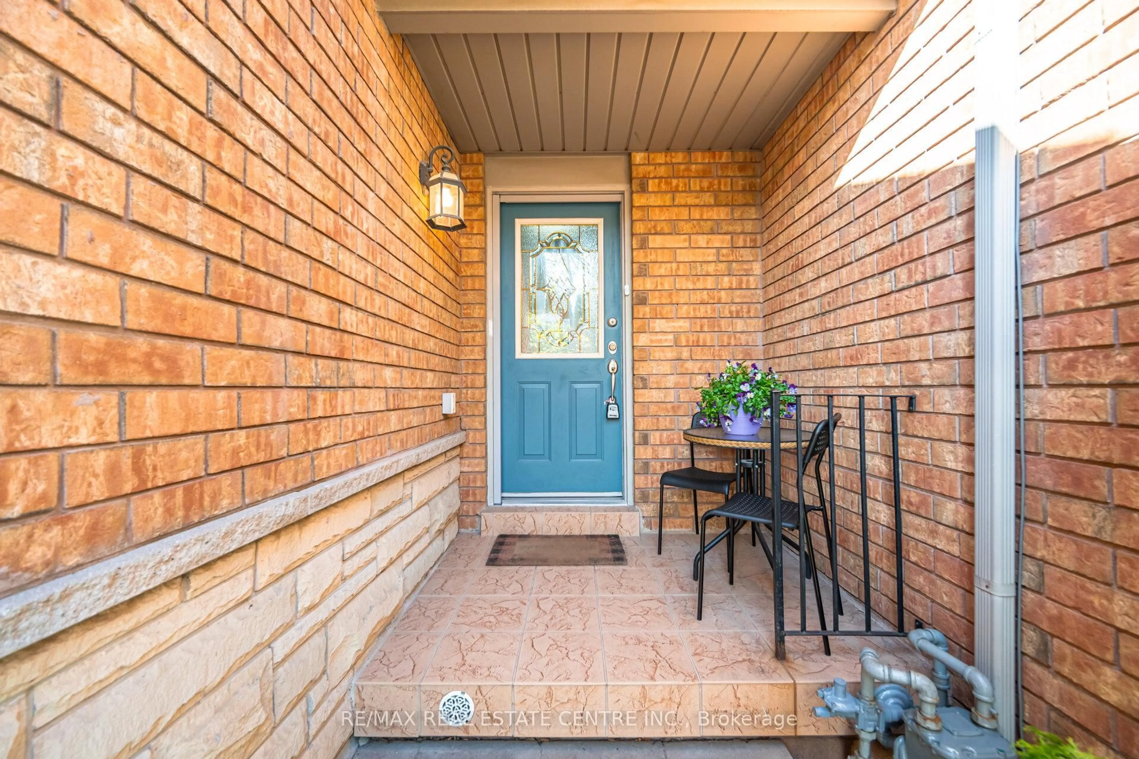 Indoor entryway for 5555 Prince William Dr #50, Burlington Ontario L7L 6P3