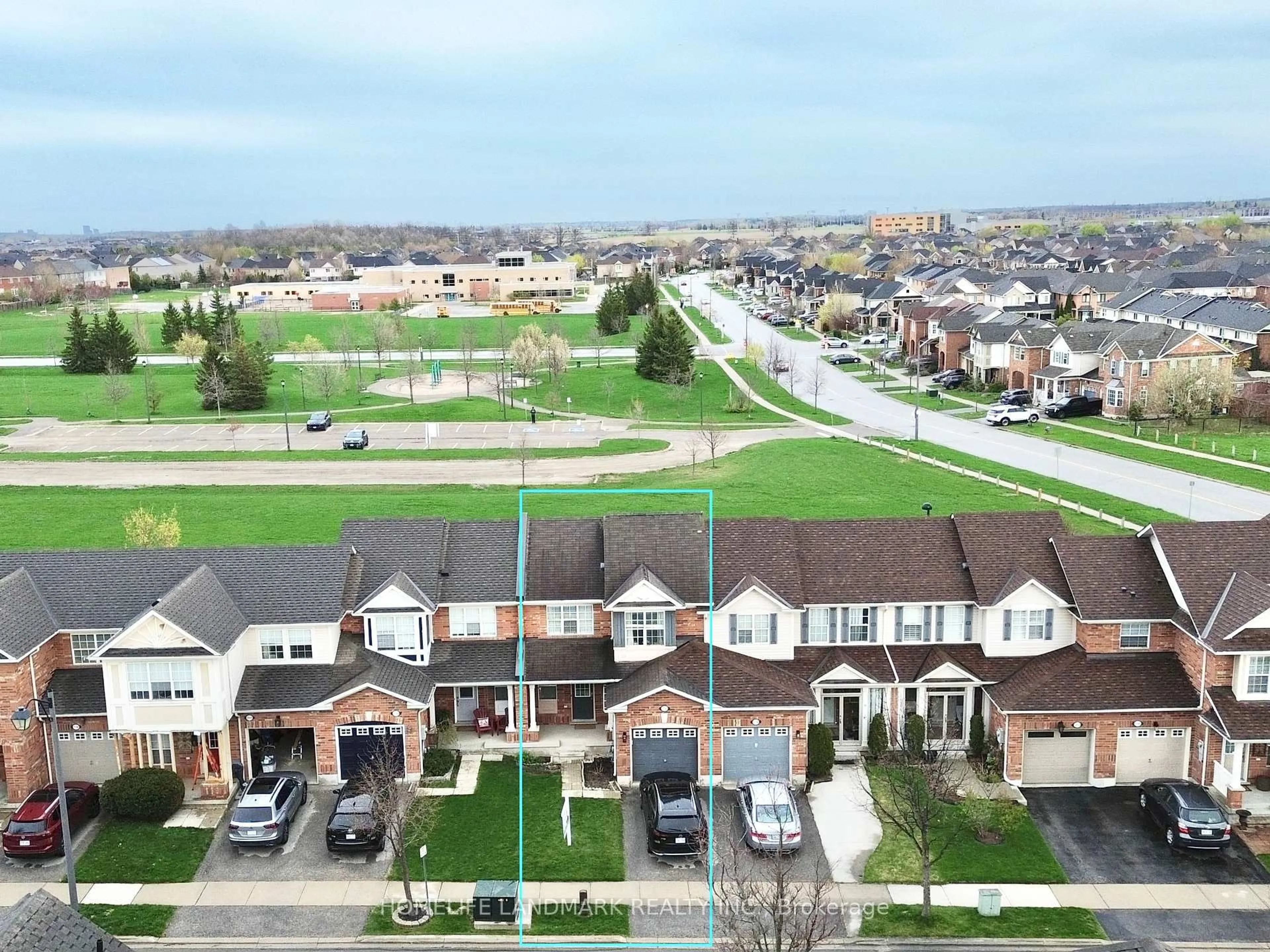 A pic from outside/outdoor area/front of a property/back of a property/a pic from drone, street for 1158 Mcdowell Cres, Milton Ontario L9T 6R6