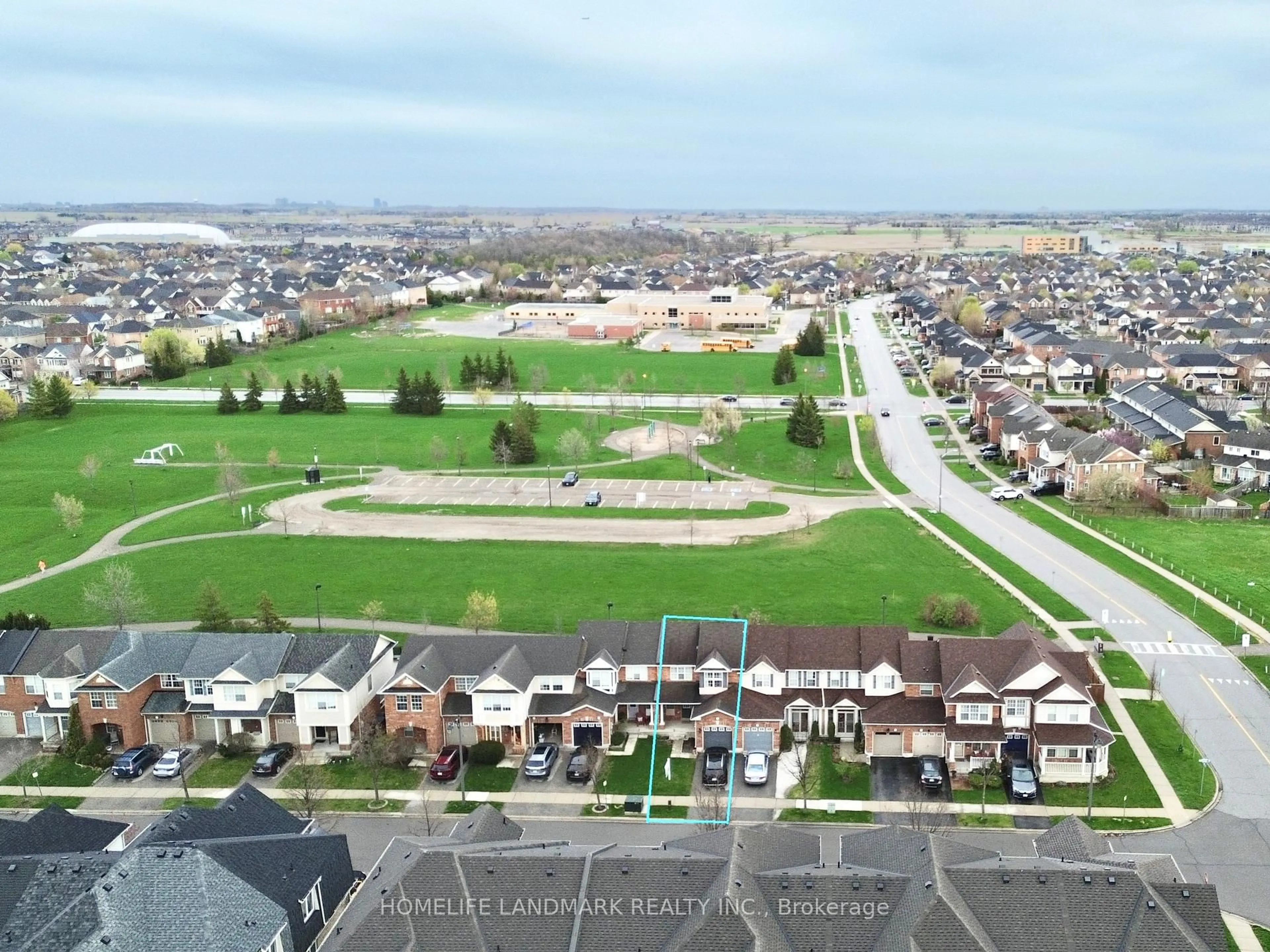 A pic from outside/outdoor area/front of a property/back of a property/a pic from drone, street for 1158 Mcdowell Cres, Milton Ontario L9T 6R6