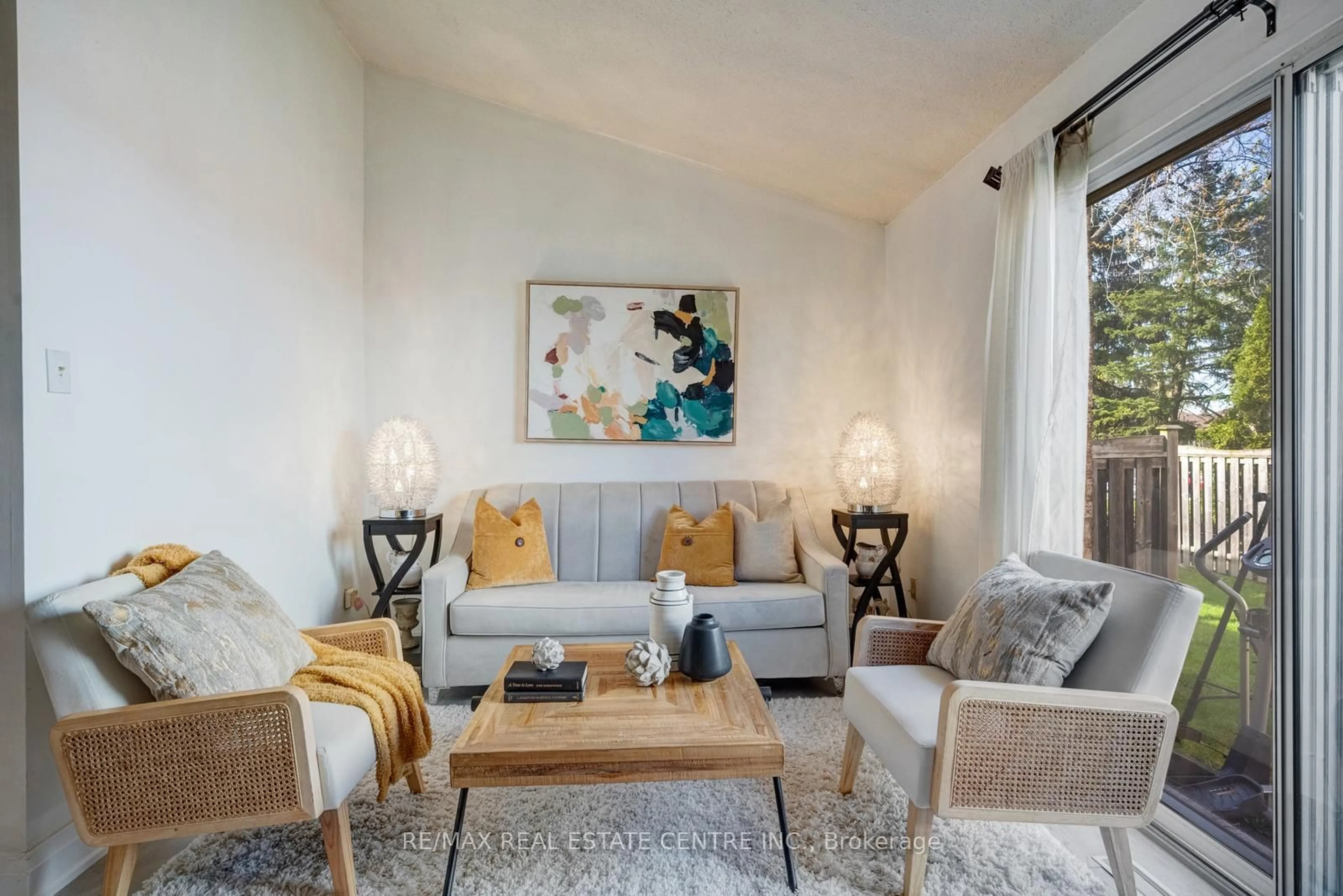 Living room with furniture, unknown for 5020 Delaware Dr #25, Mississauga Ontario L4Z 3C7