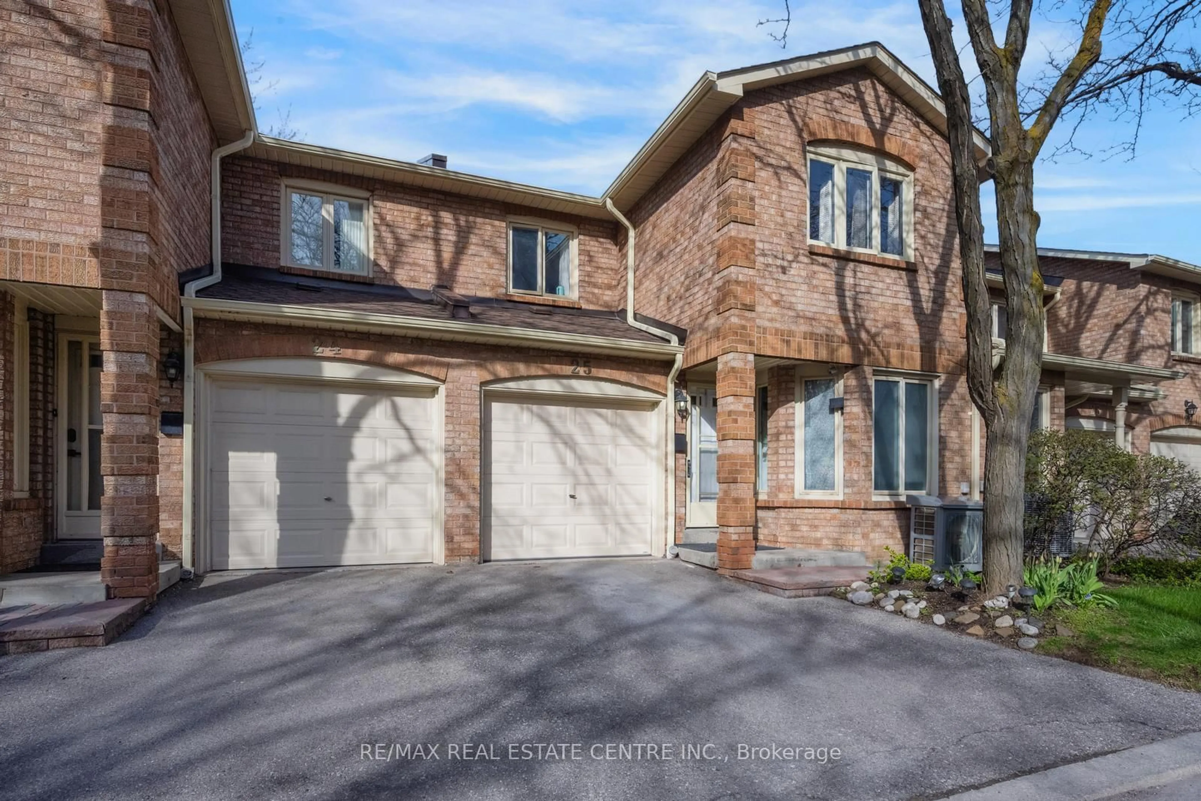 Home with brick exterior material, street for 5020 Delaware Dr #25, Mississauga Ontario L4Z 3C7