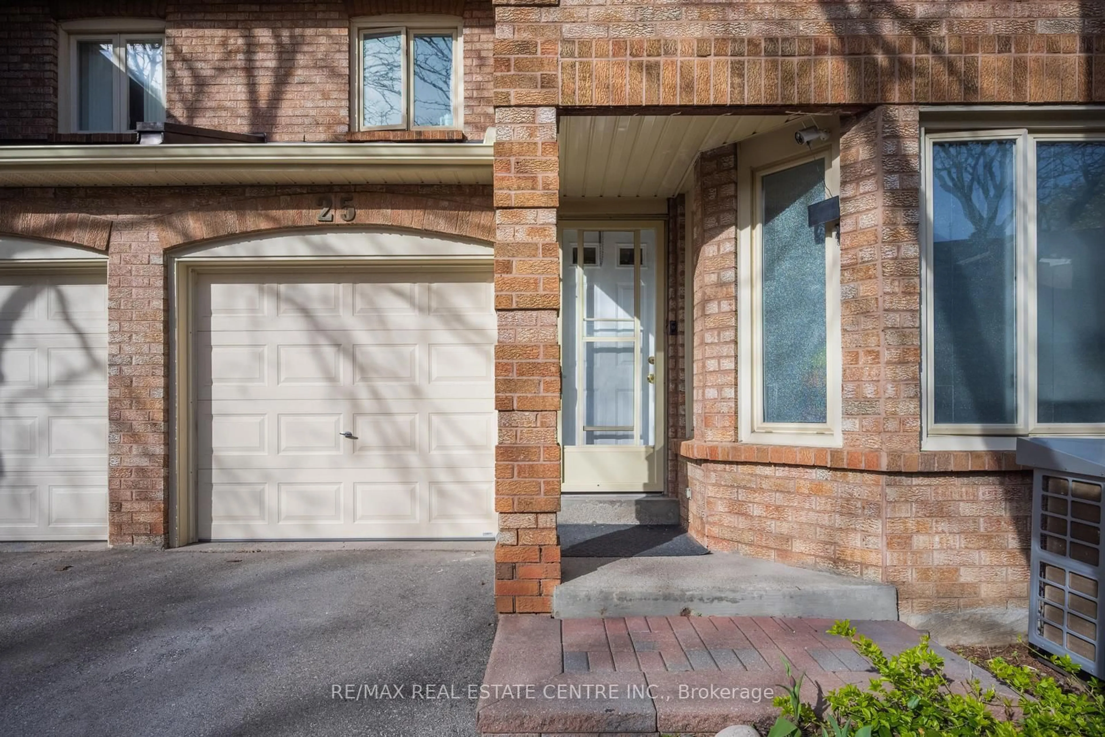 Home with brick exterior material, street for 5020 Delaware Dr #25, Mississauga Ontario L4Z 3C7