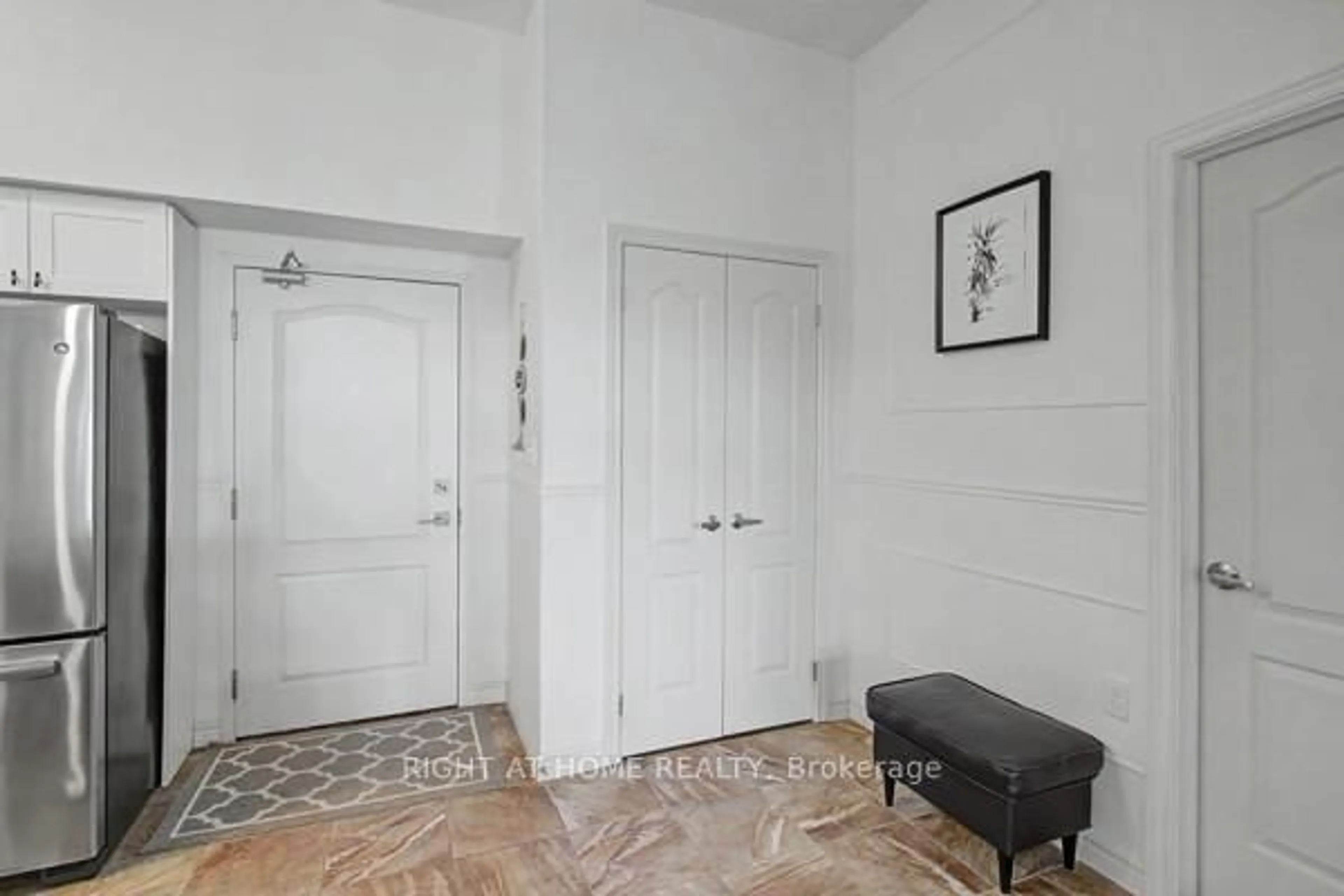 Indoor entryway for 1460 Main St #404, Milton Ontario L9T 8W5
