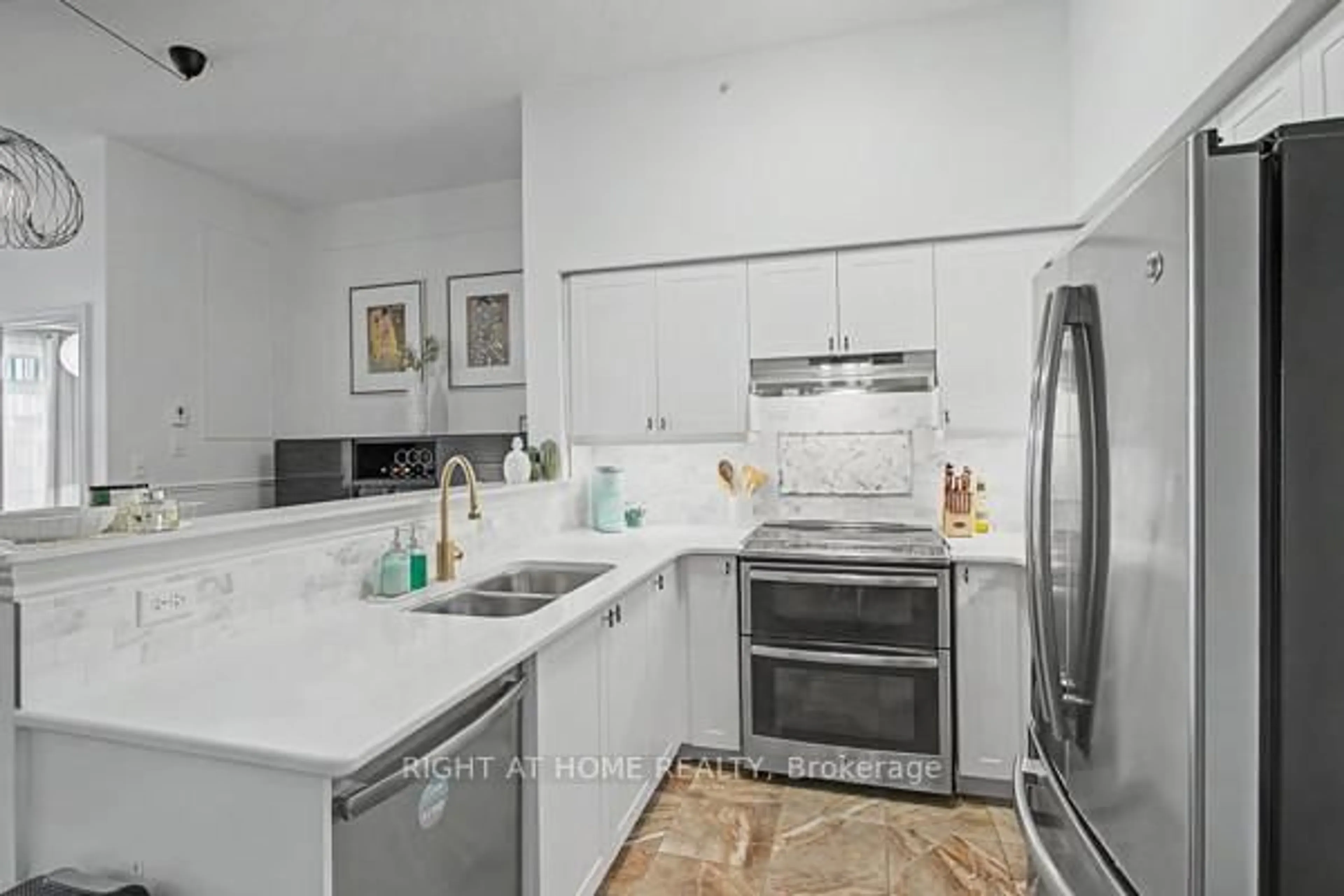 Standard kitchen, ceramic/tile floor for 1460 Main St #404, Milton Ontario L9T 8W5